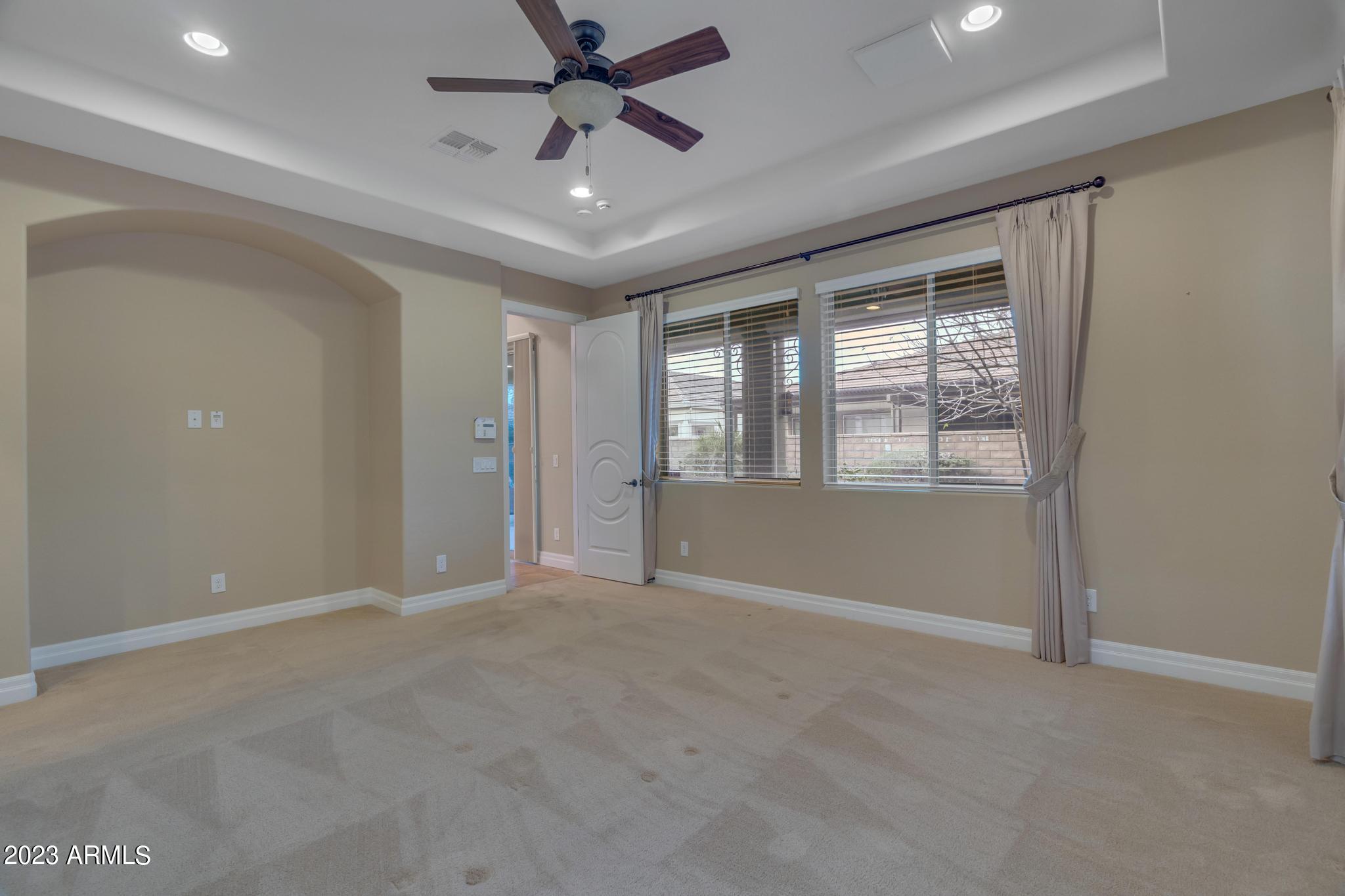 298 E LADDOOS Avenue