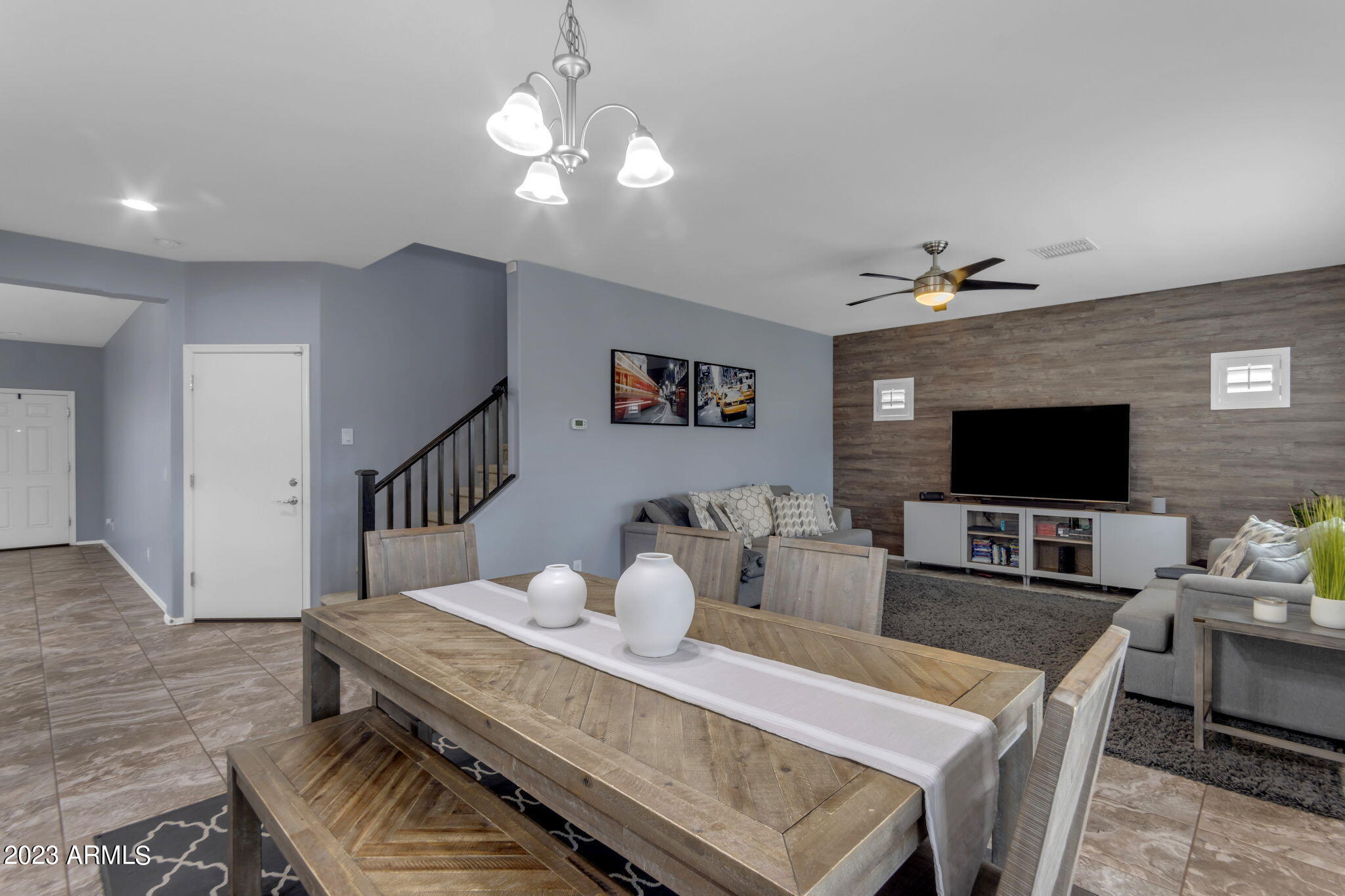 2656 E HICKORY Street