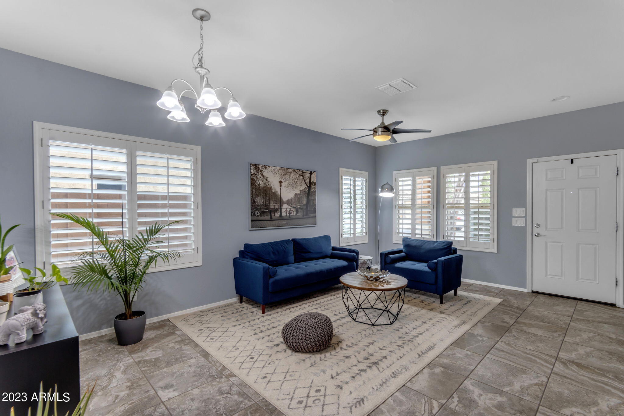 2656 E HICKORY Street