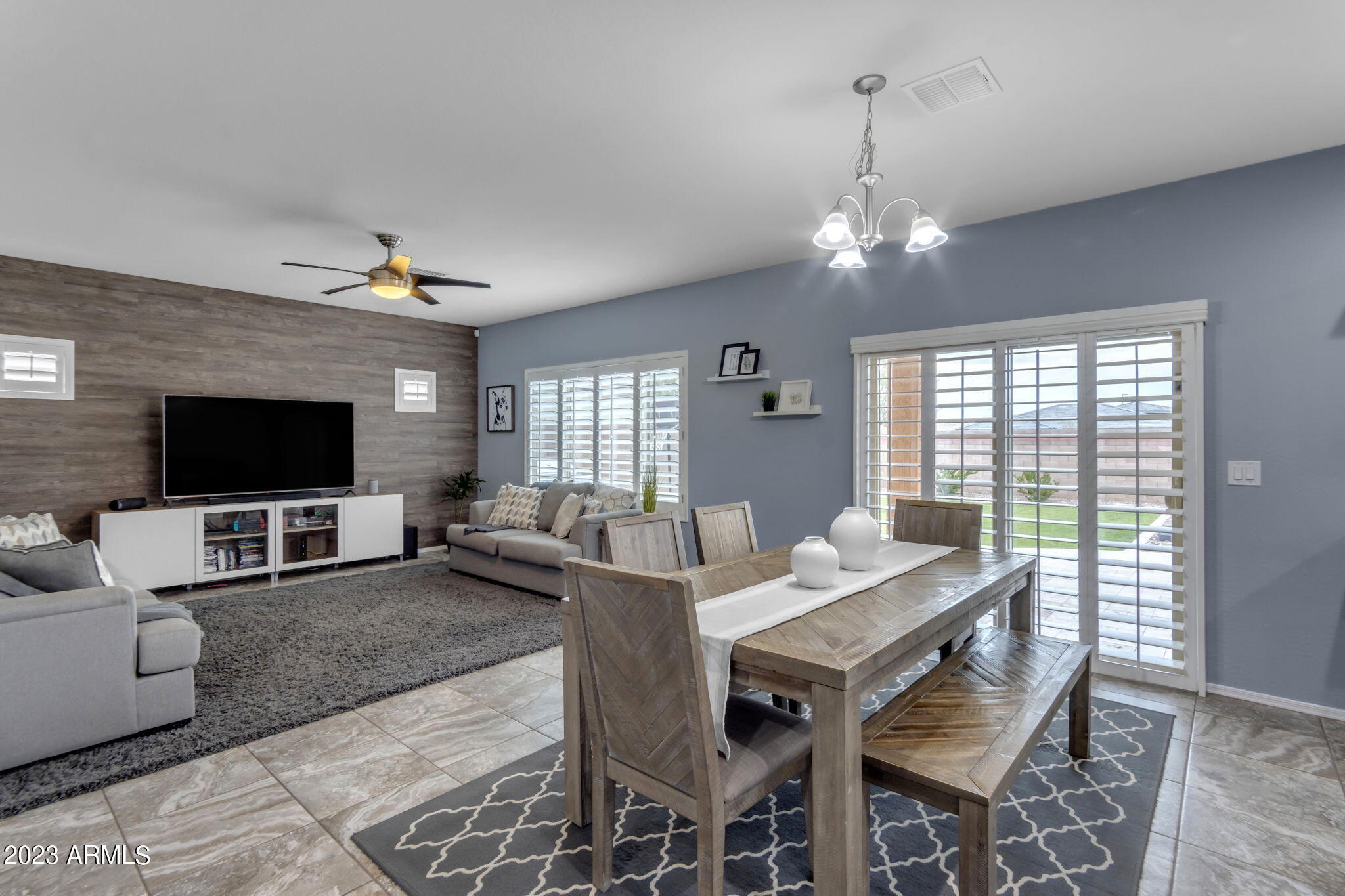 2656 E HICKORY Street