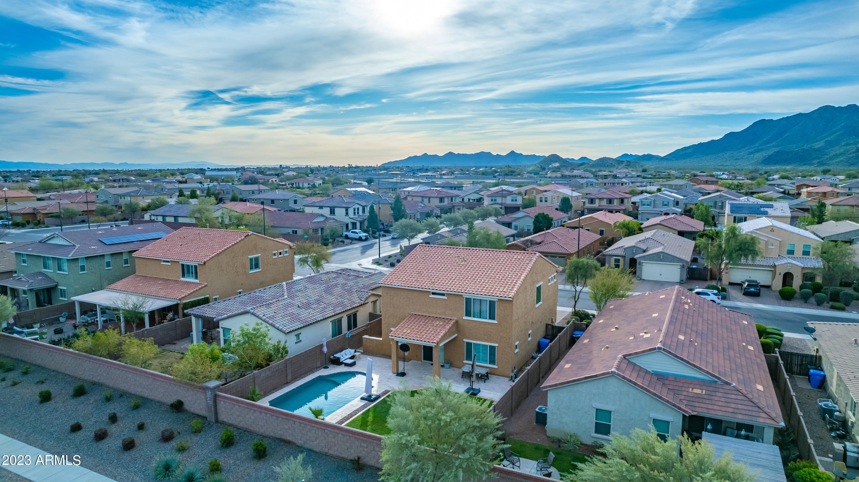 2656 E HICKORY Street