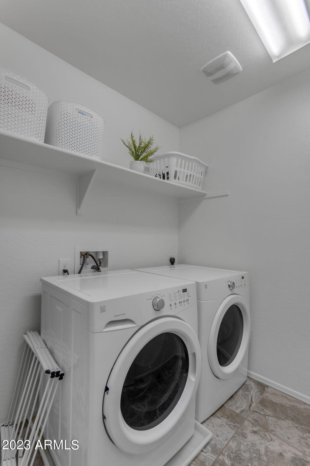 2656 E HICKORY Street