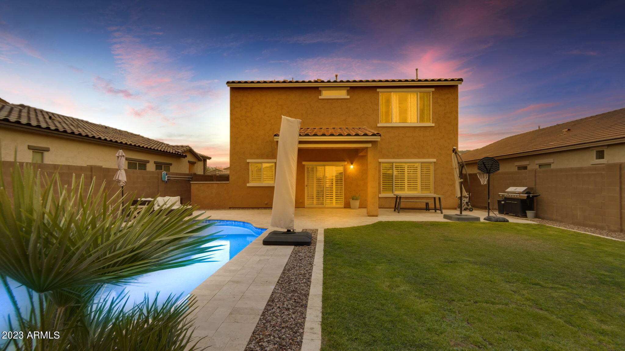 2656 E HICKORY Street