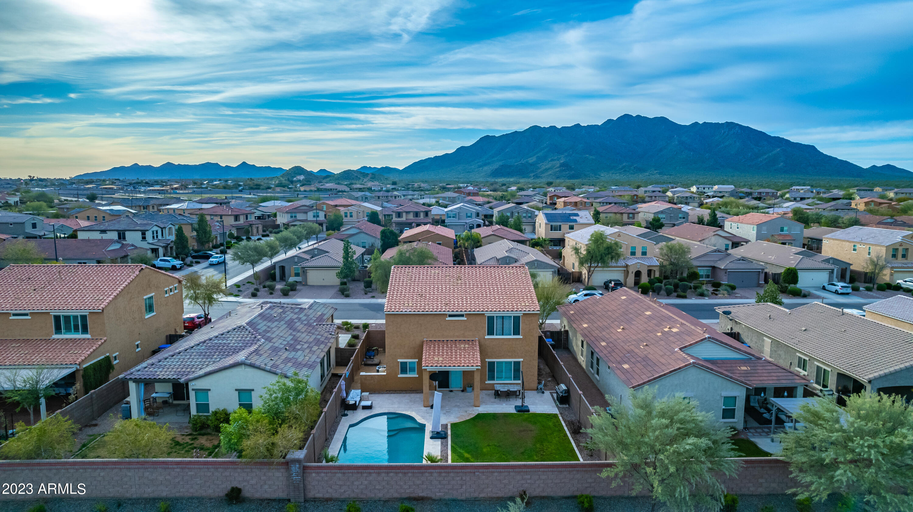 2656 E HICKORY Street