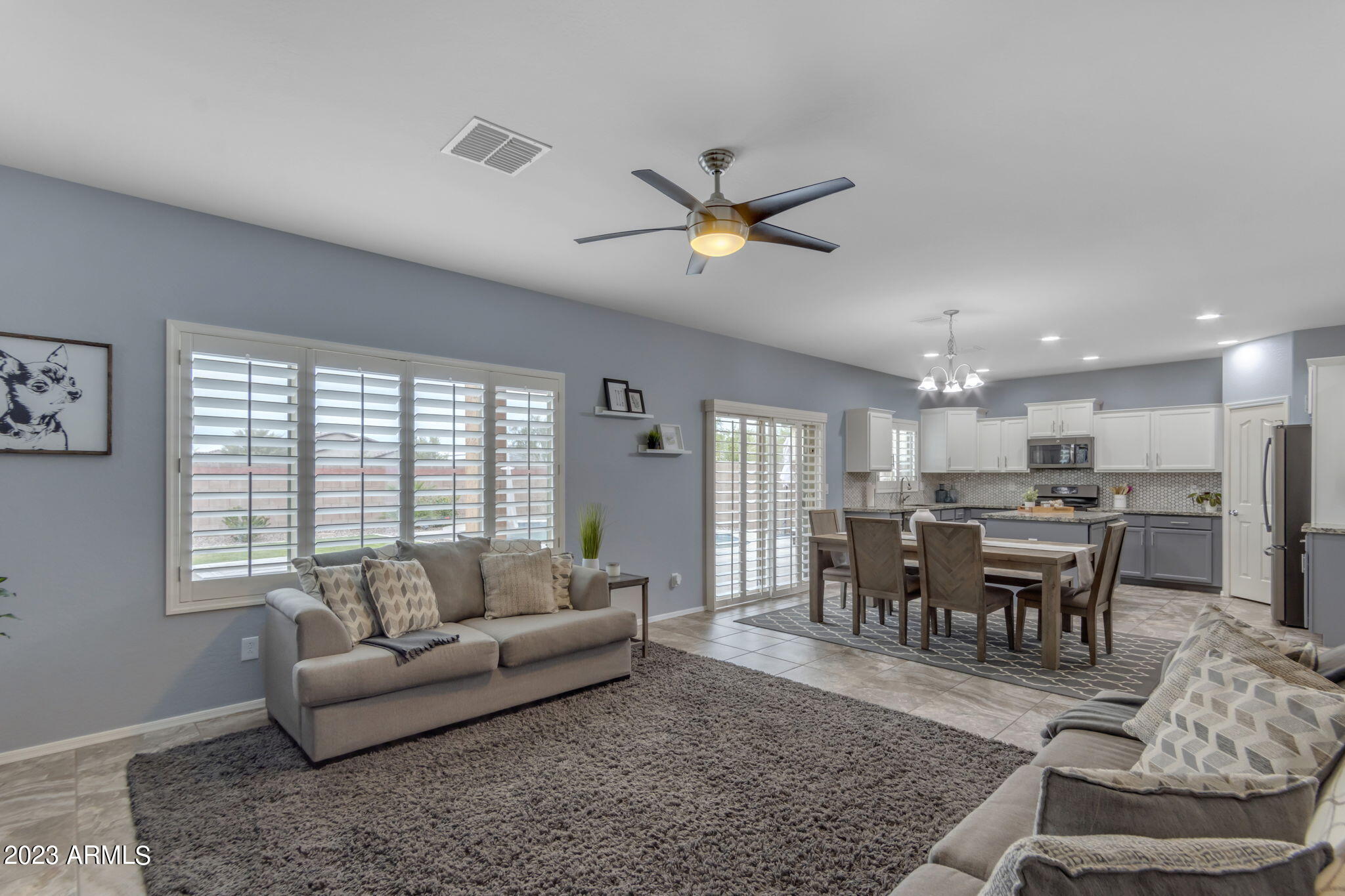 2656 E HICKORY Street