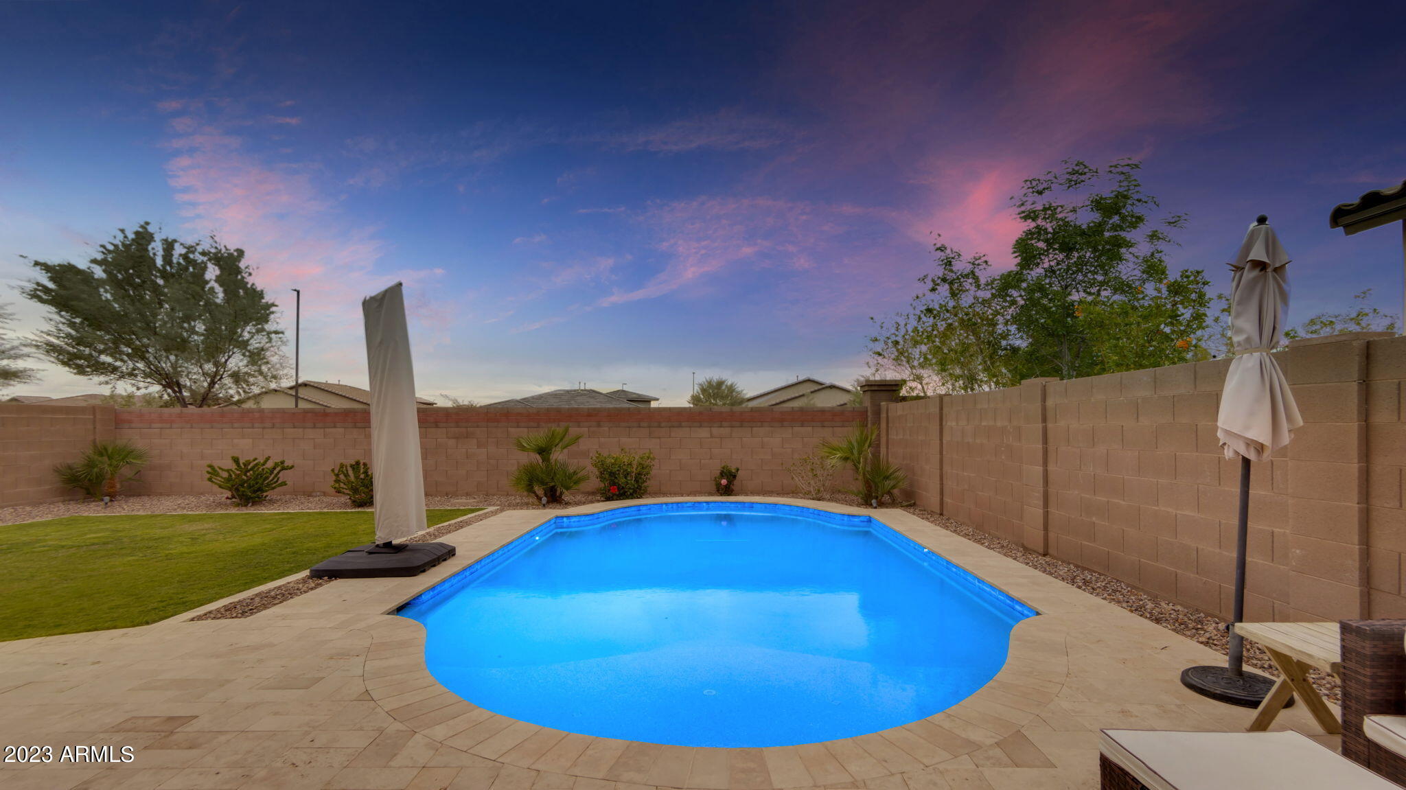 2656 E HICKORY Street