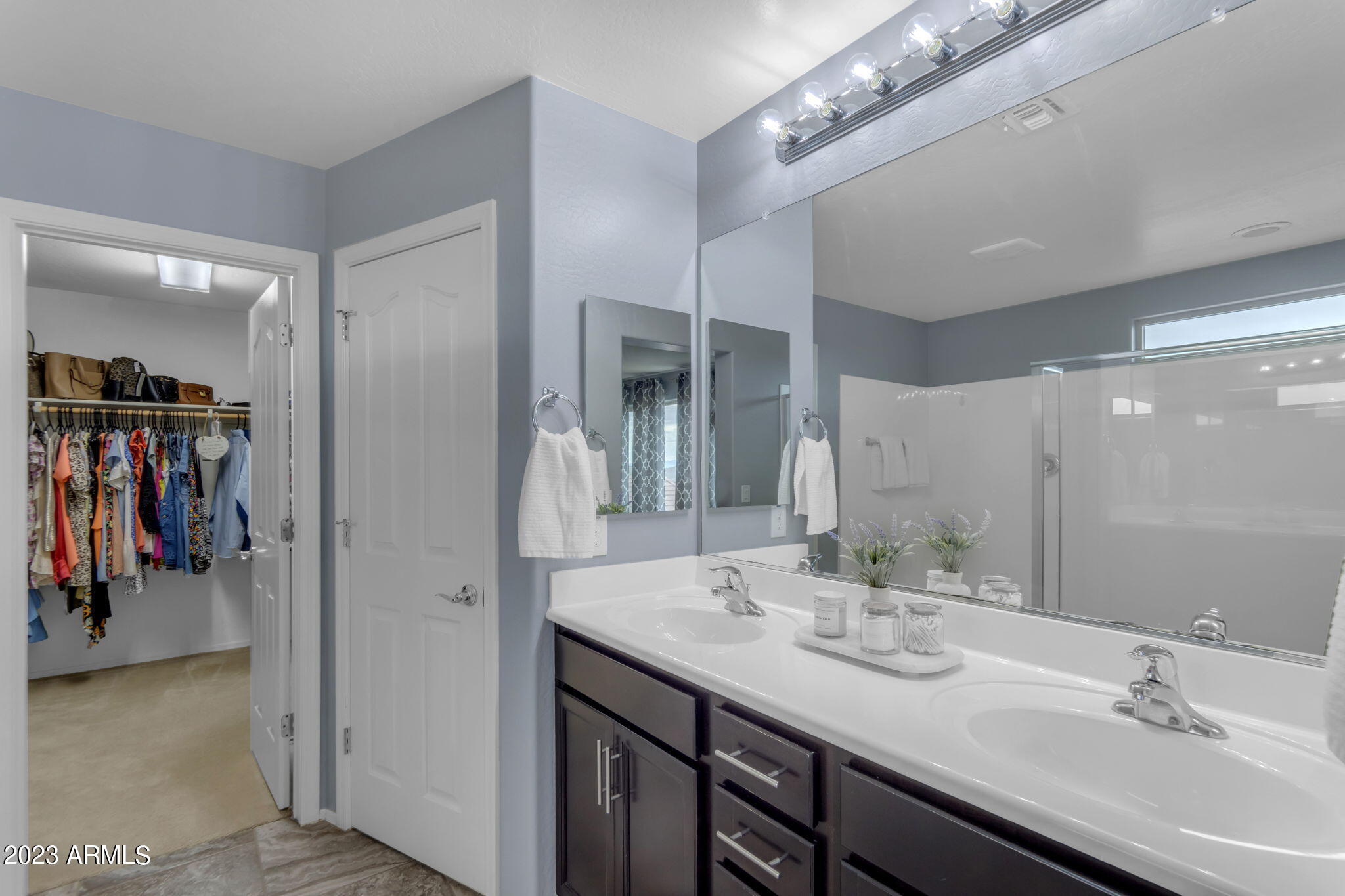 2656 E HICKORY Street