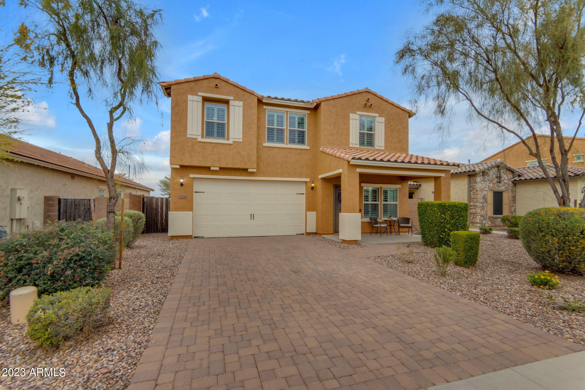 2656 E HICKORY Street