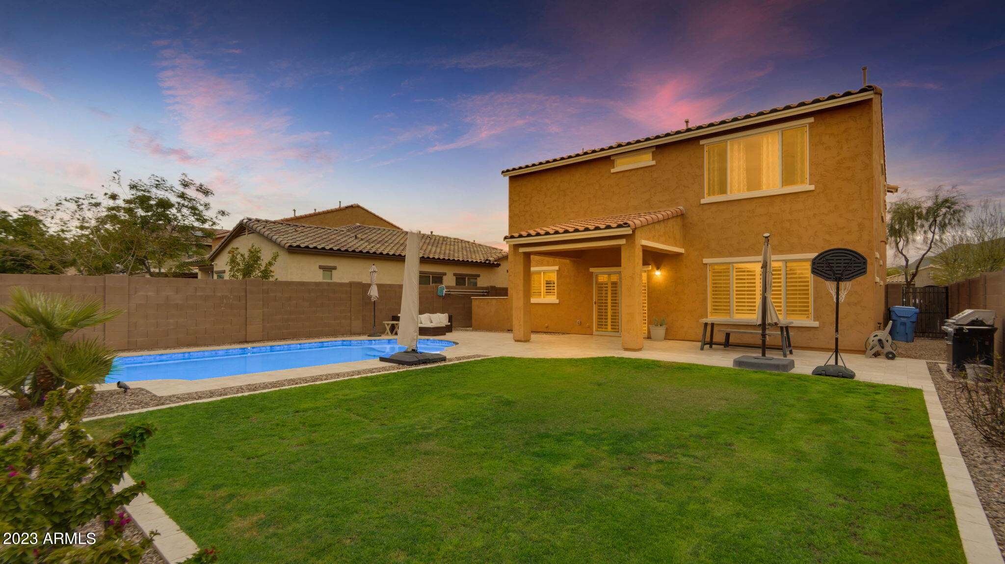 2656 E HICKORY Street