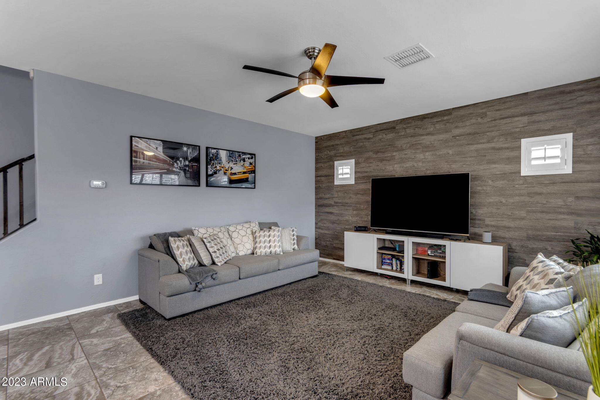 2656 E HICKORY Street