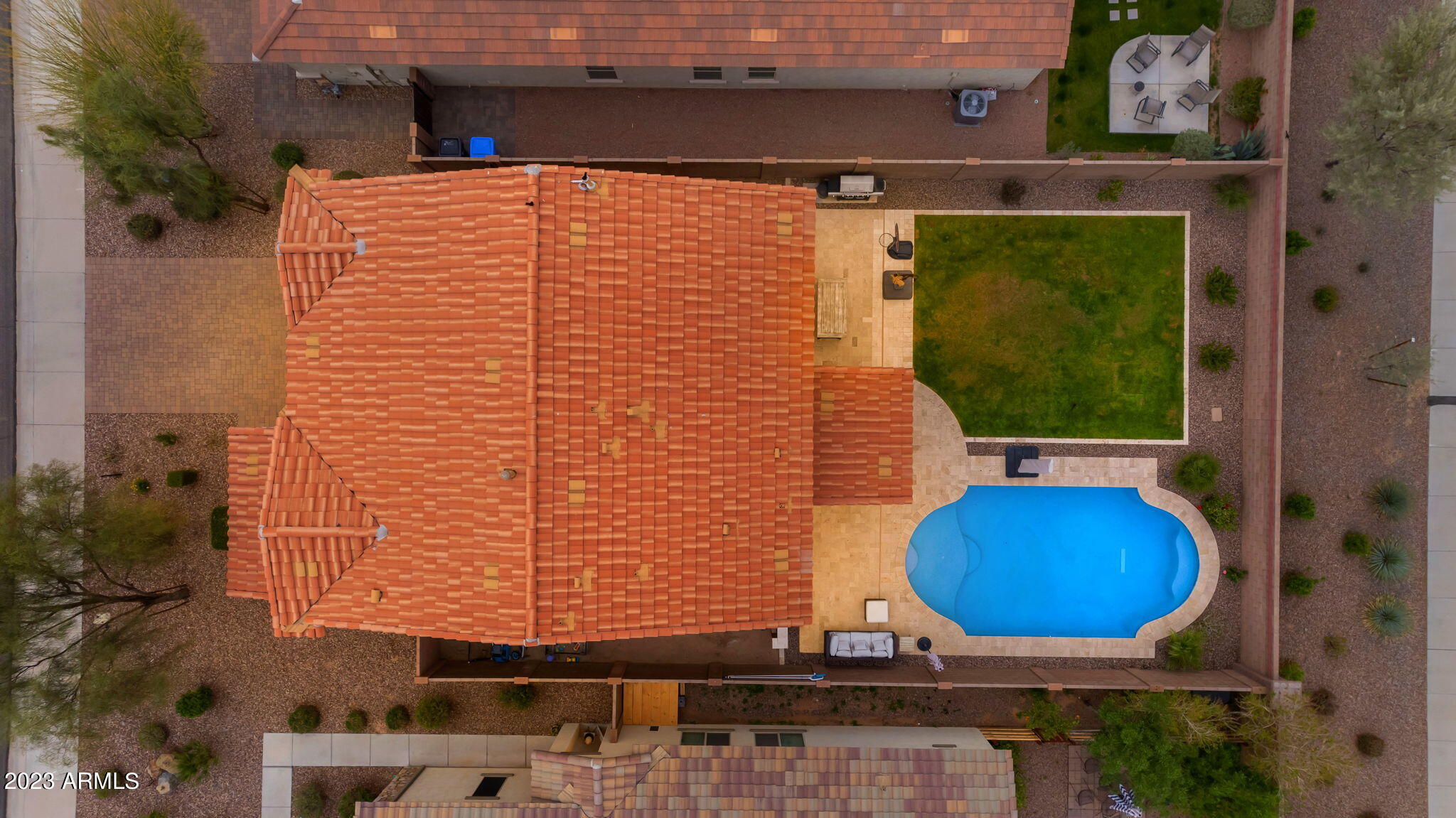 2656 E HICKORY Street