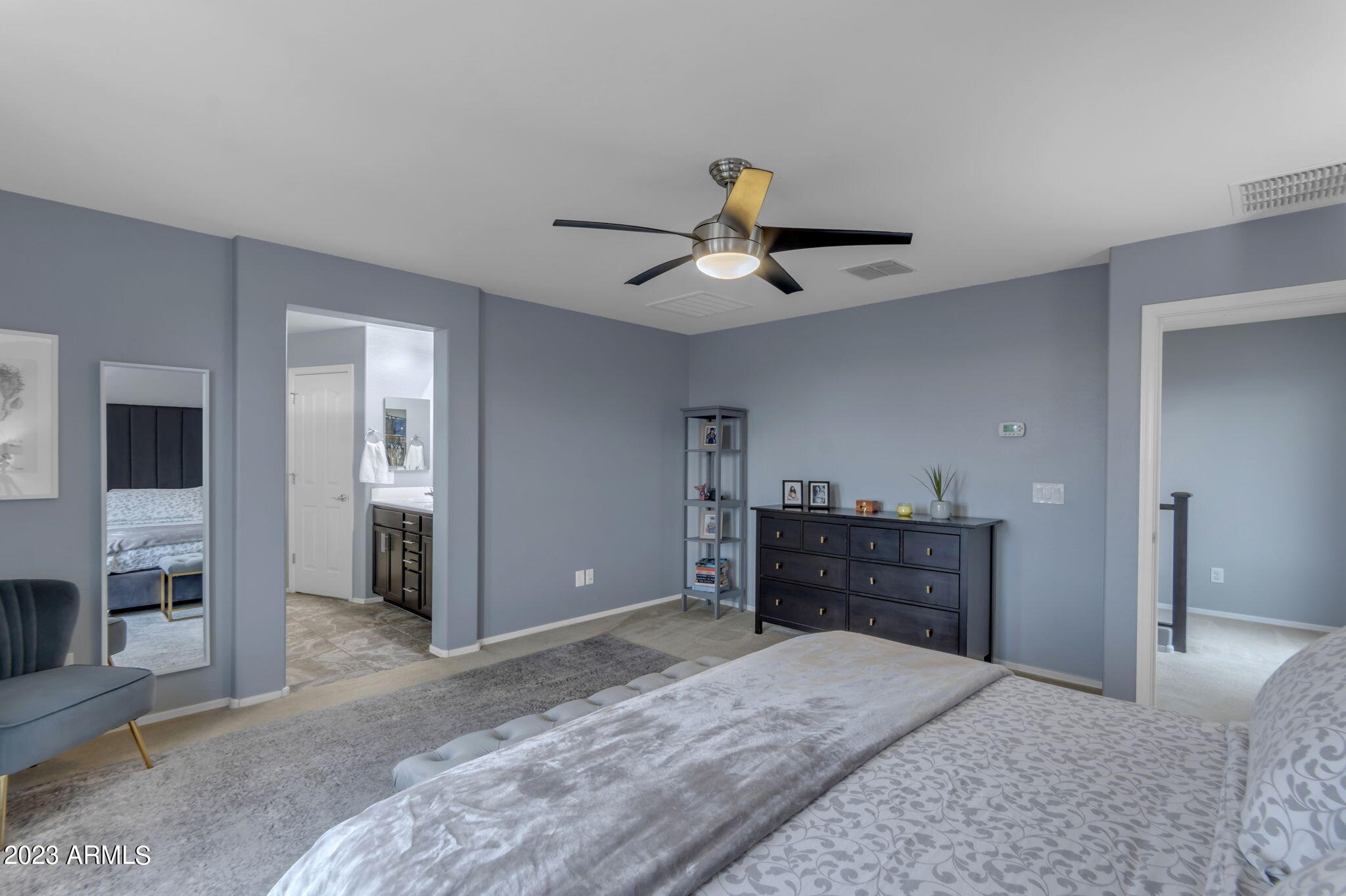 2656 E HICKORY Street