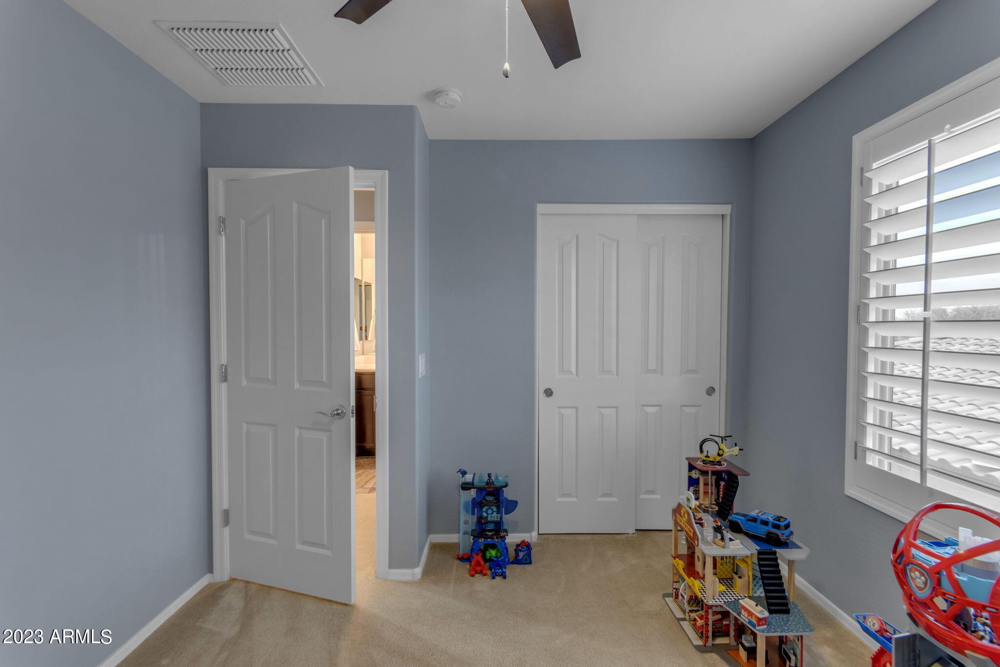 2656 E HICKORY Street