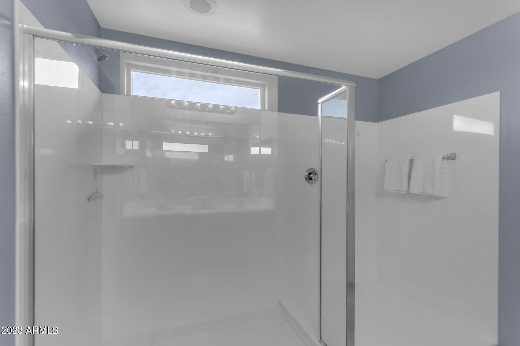 2656 E HICKORY Street