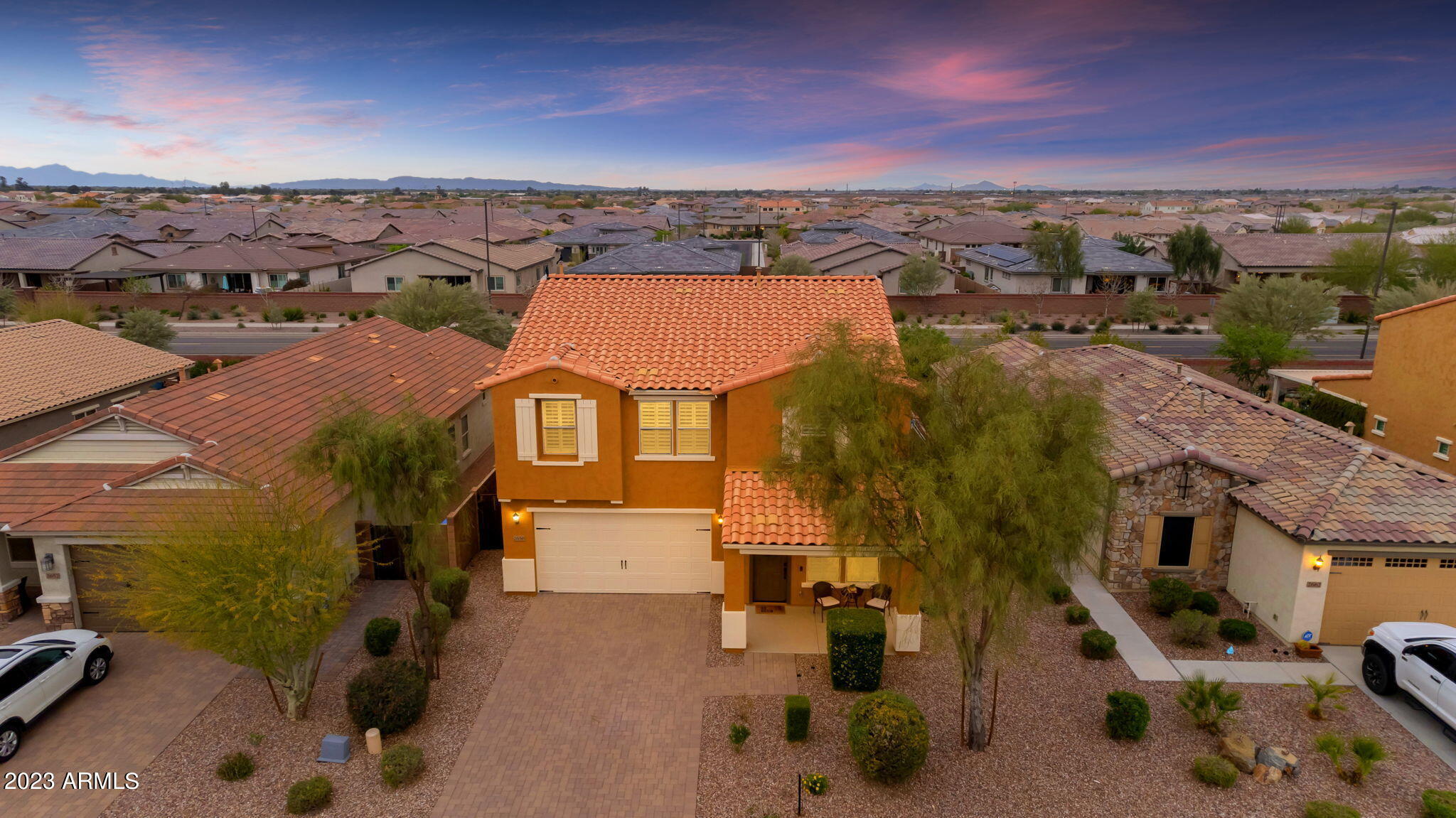 2656 E HICKORY Street