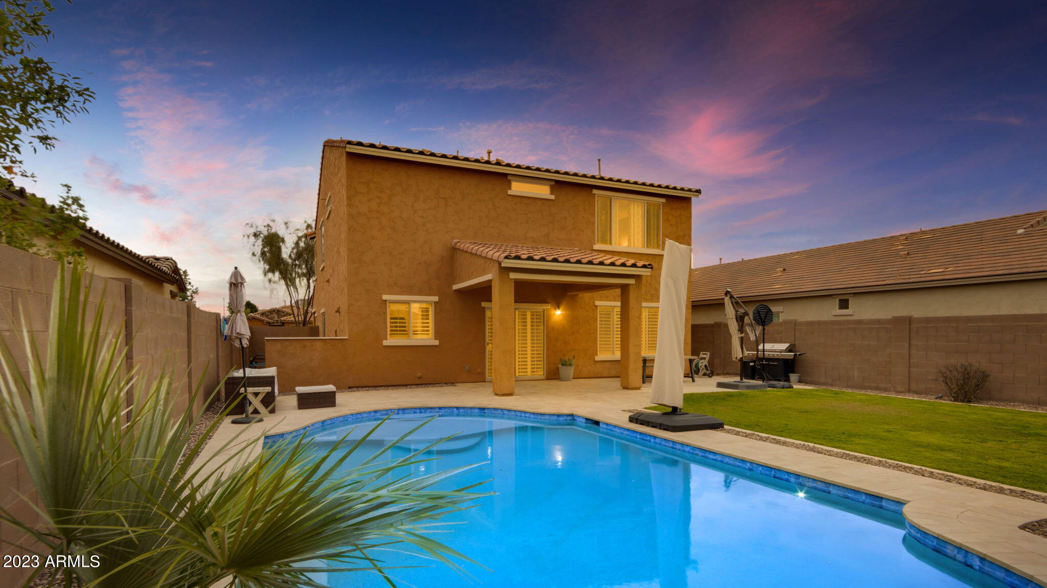 2656 E HICKORY Street