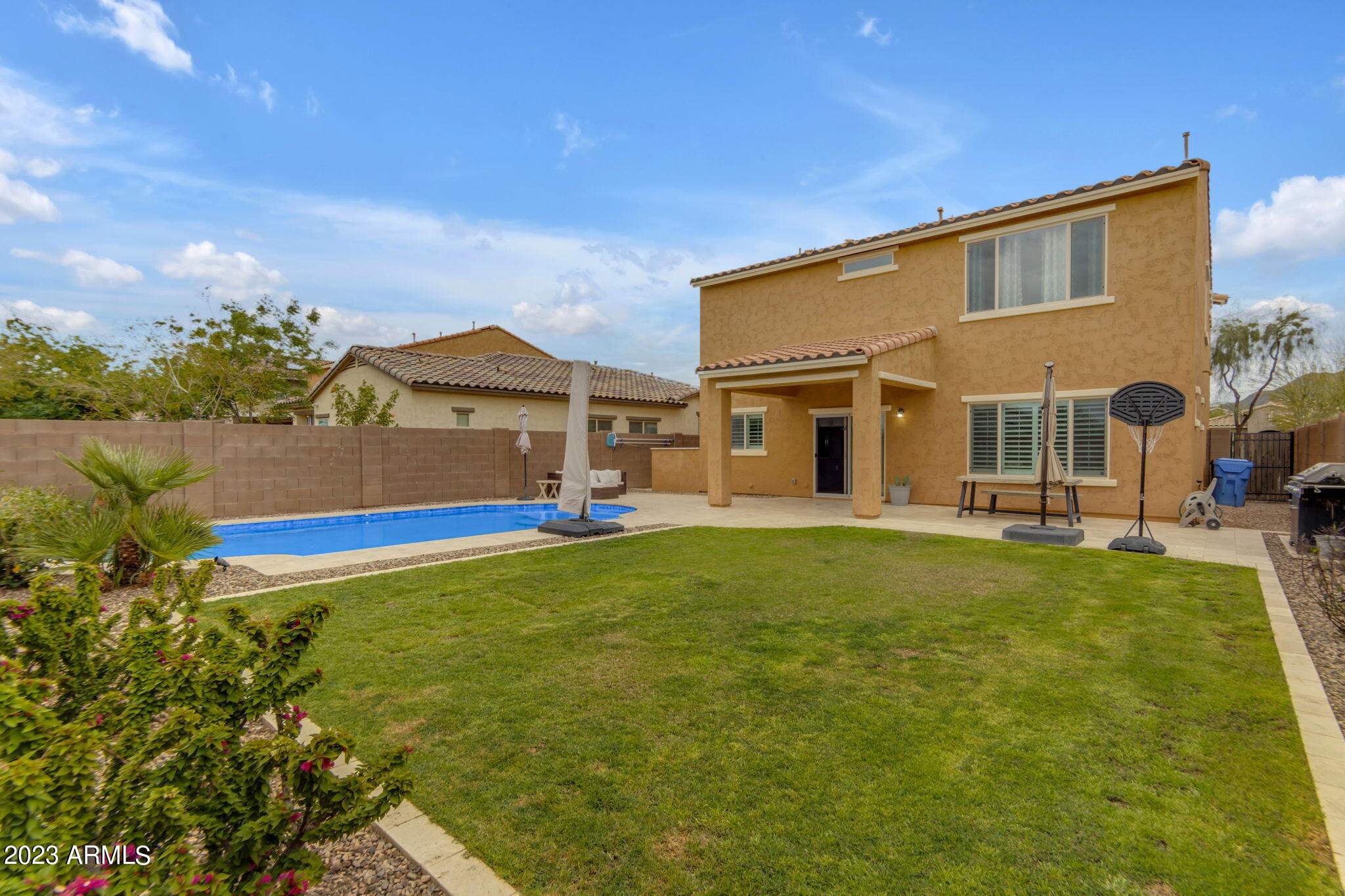 2656 E HICKORY Street