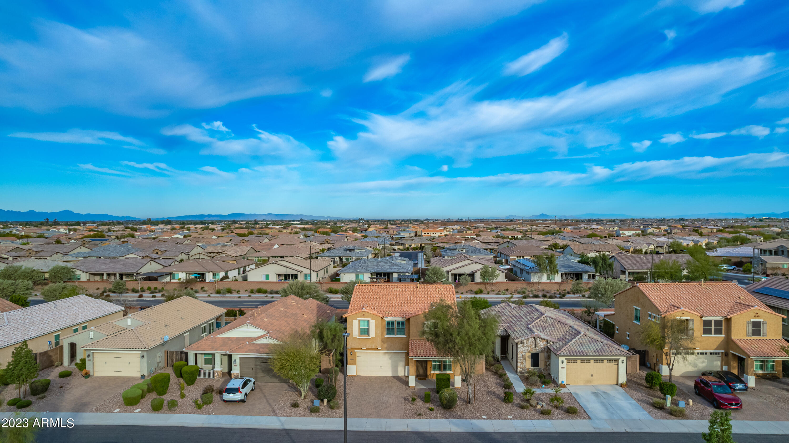 2656 E HICKORY Street