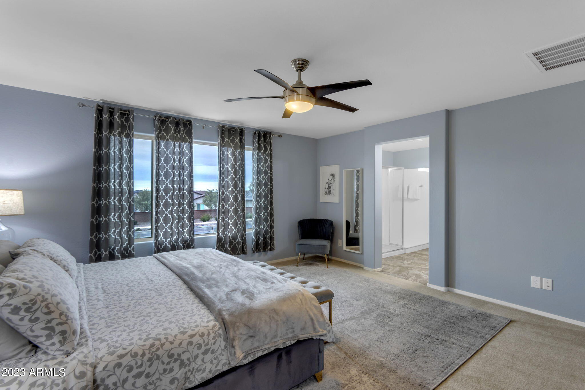 2656 E HICKORY Street