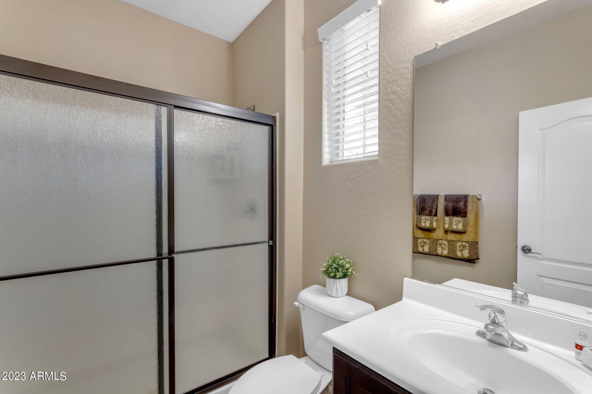 2388 E HAZELTINE Way