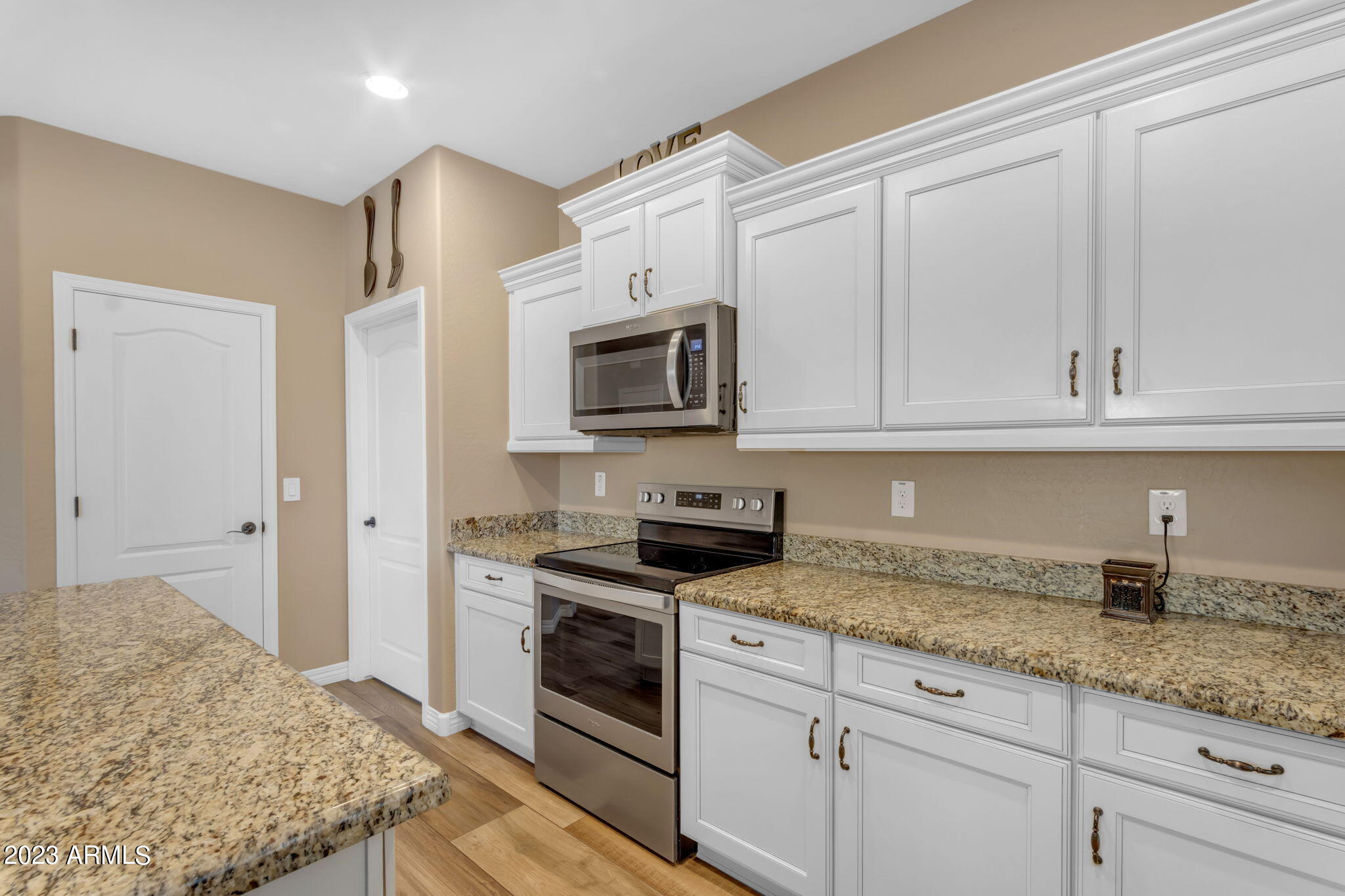 2388 E HAZELTINE Way