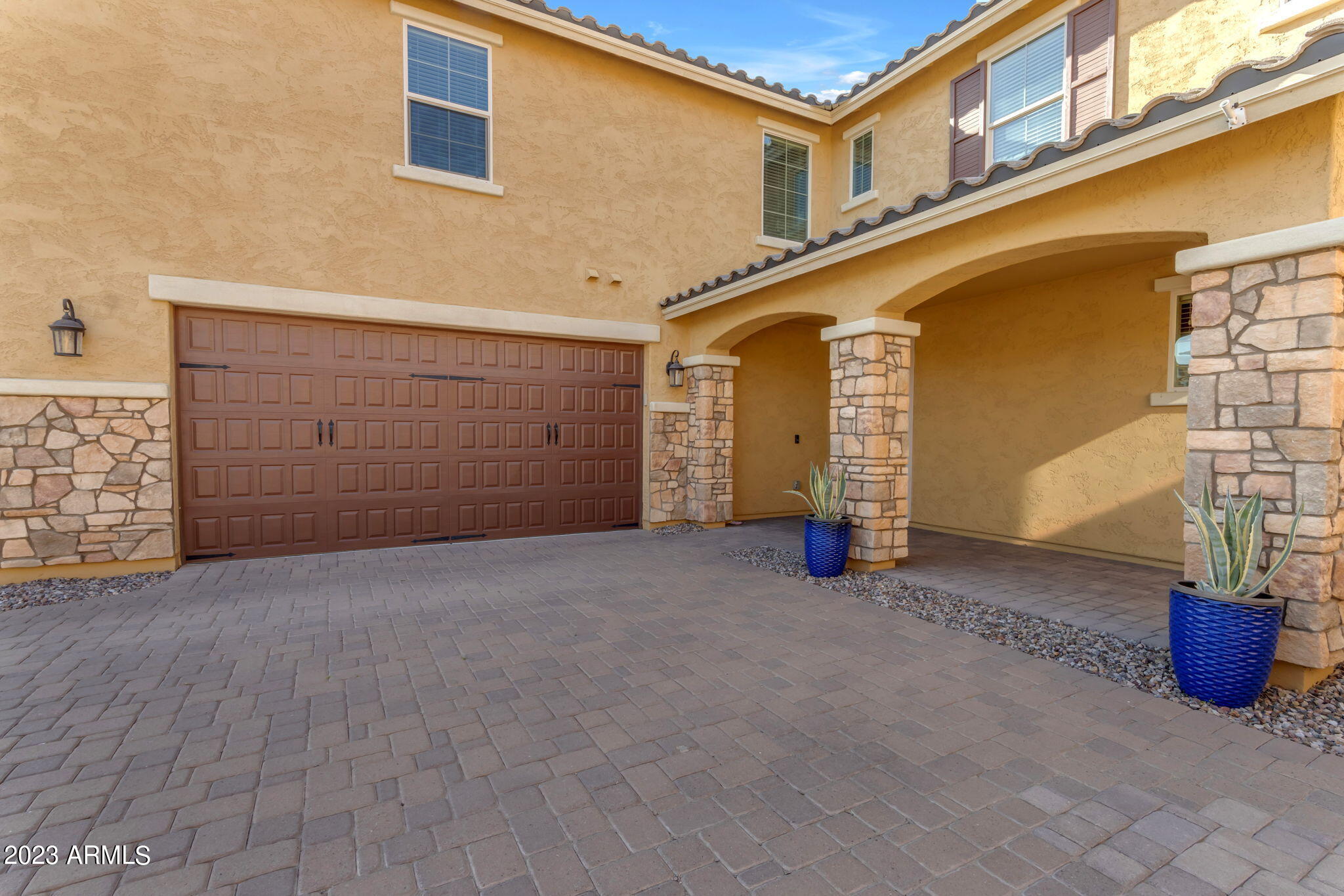 2388 E HAZELTINE Way