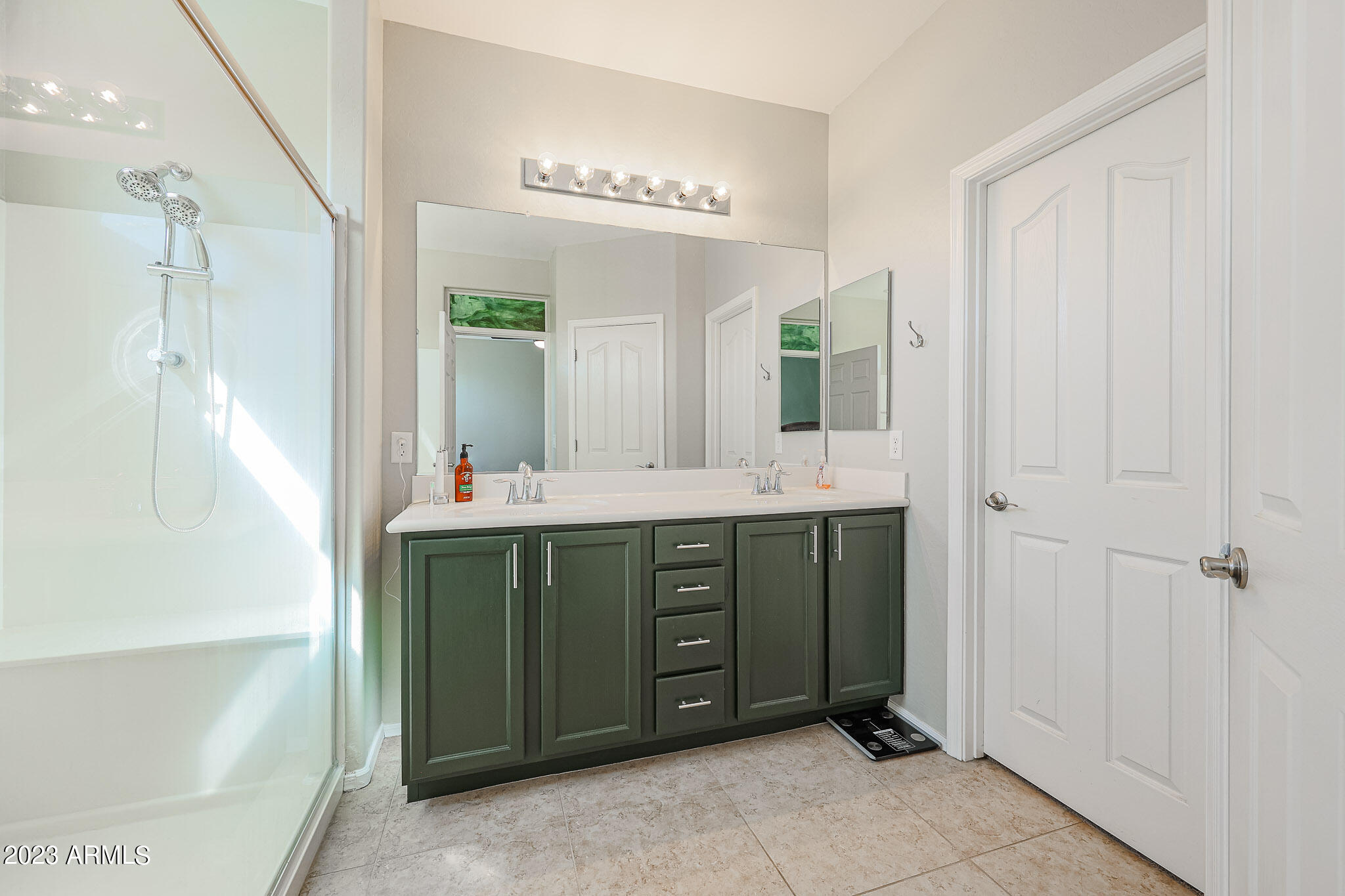 2221 E EVERGLADE Lane