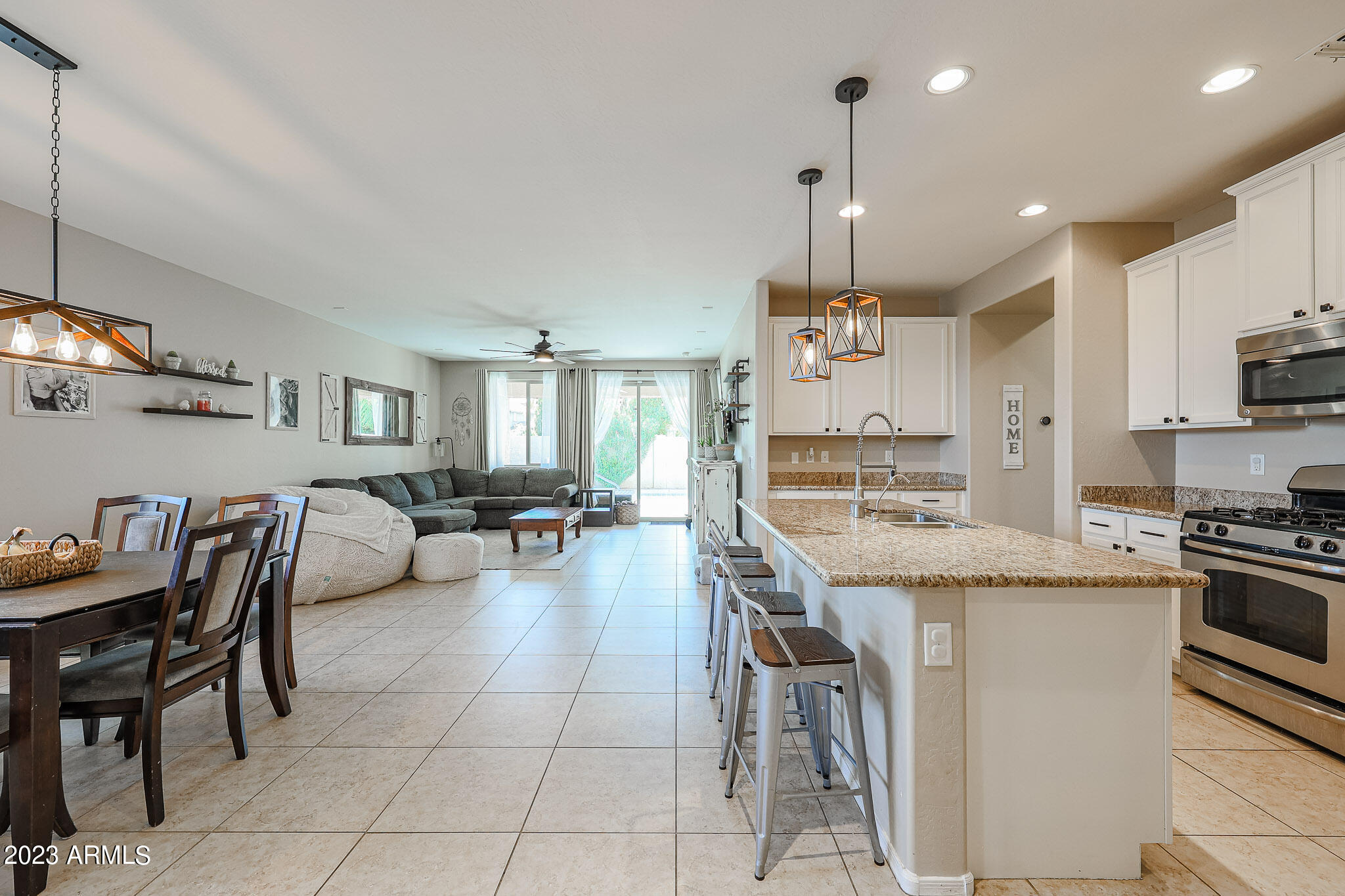 2221 E EVERGLADE Lane