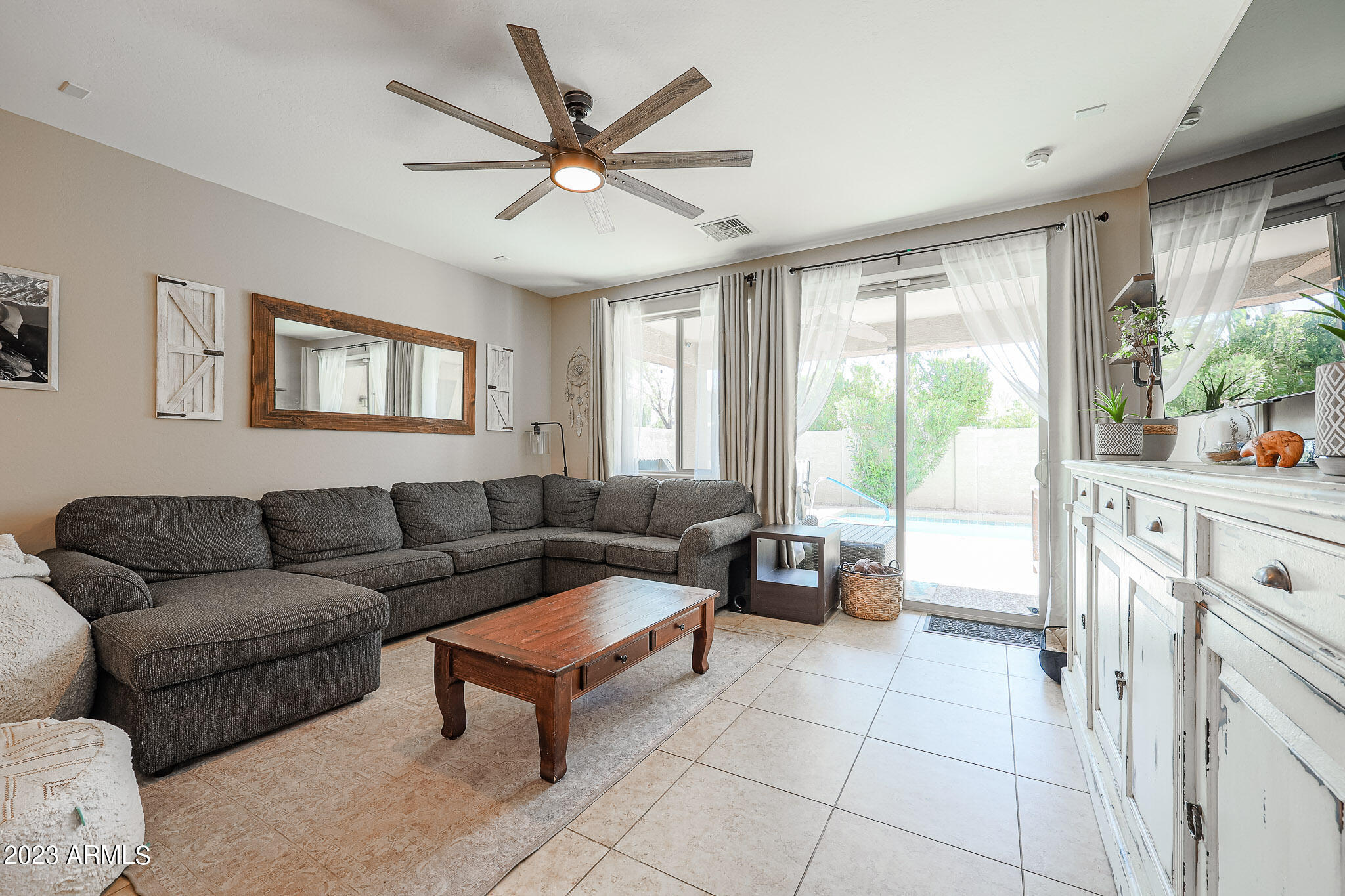 2221 E EVERGLADE Lane