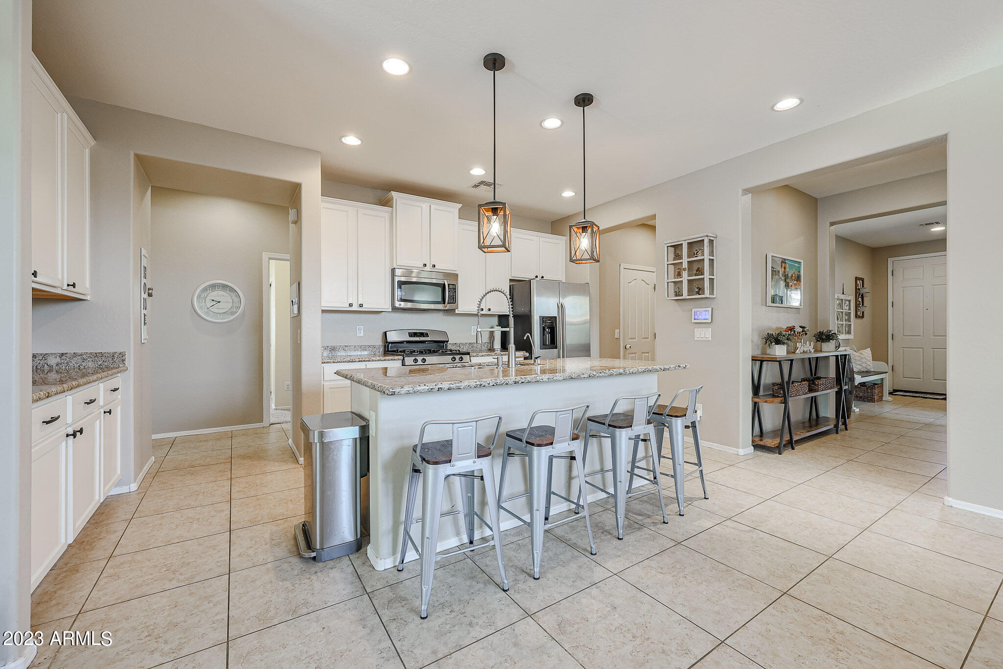 2221 E EVERGLADE Lane