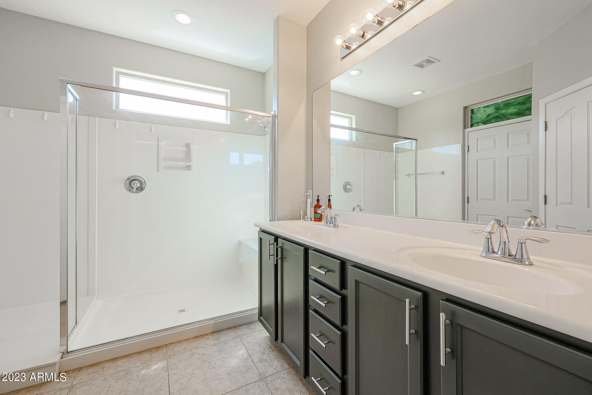 2221 E EVERGLADE Lane