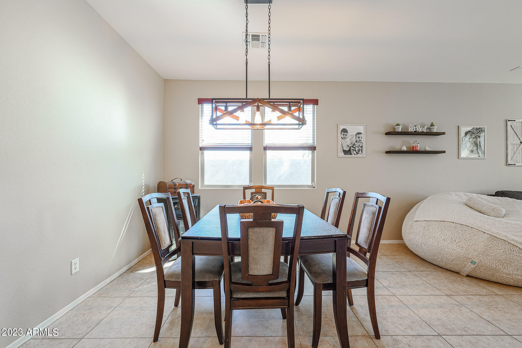 2221 E EVERGLADE Lane