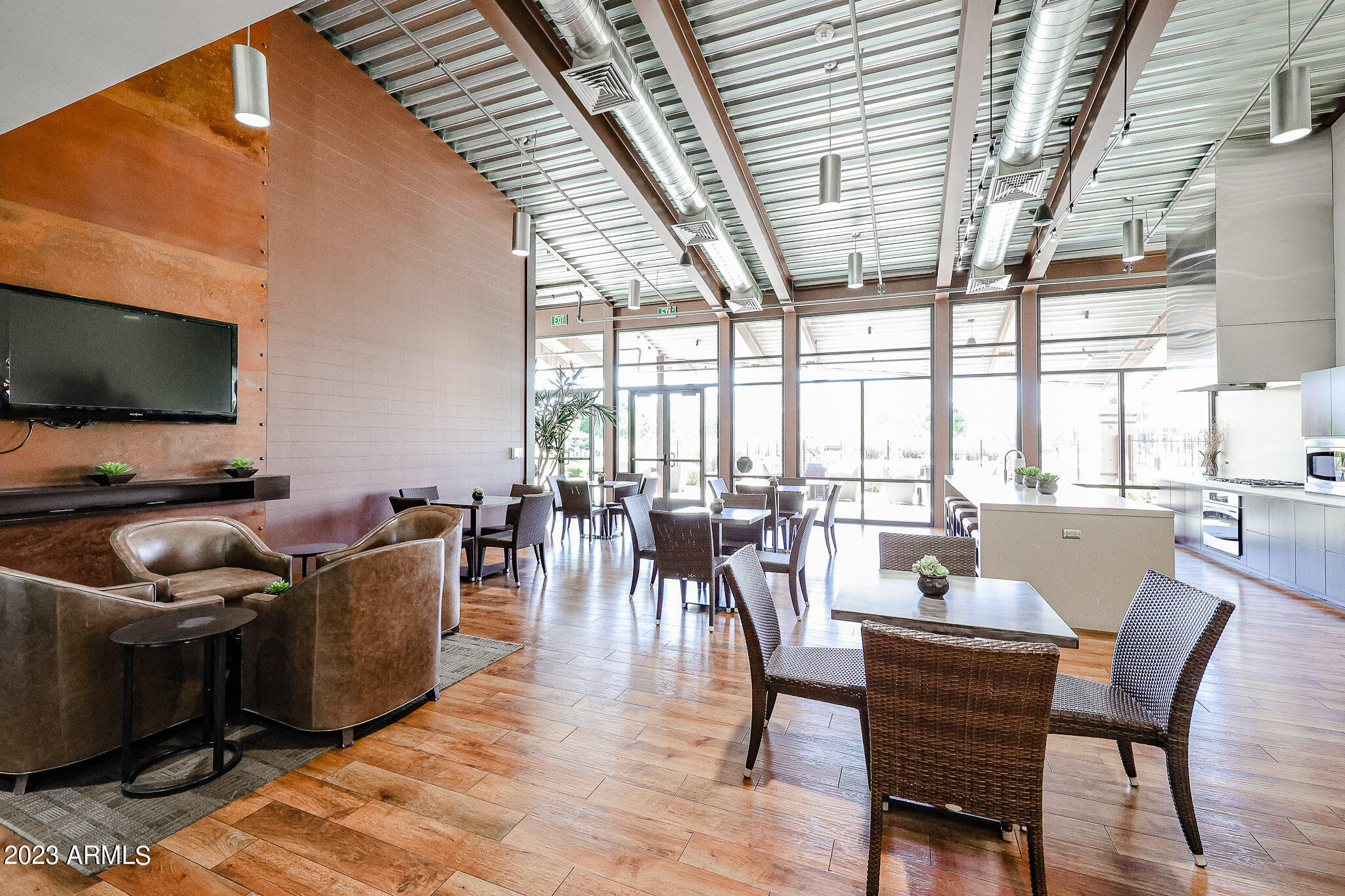 2221 E EVERGLADE Lane