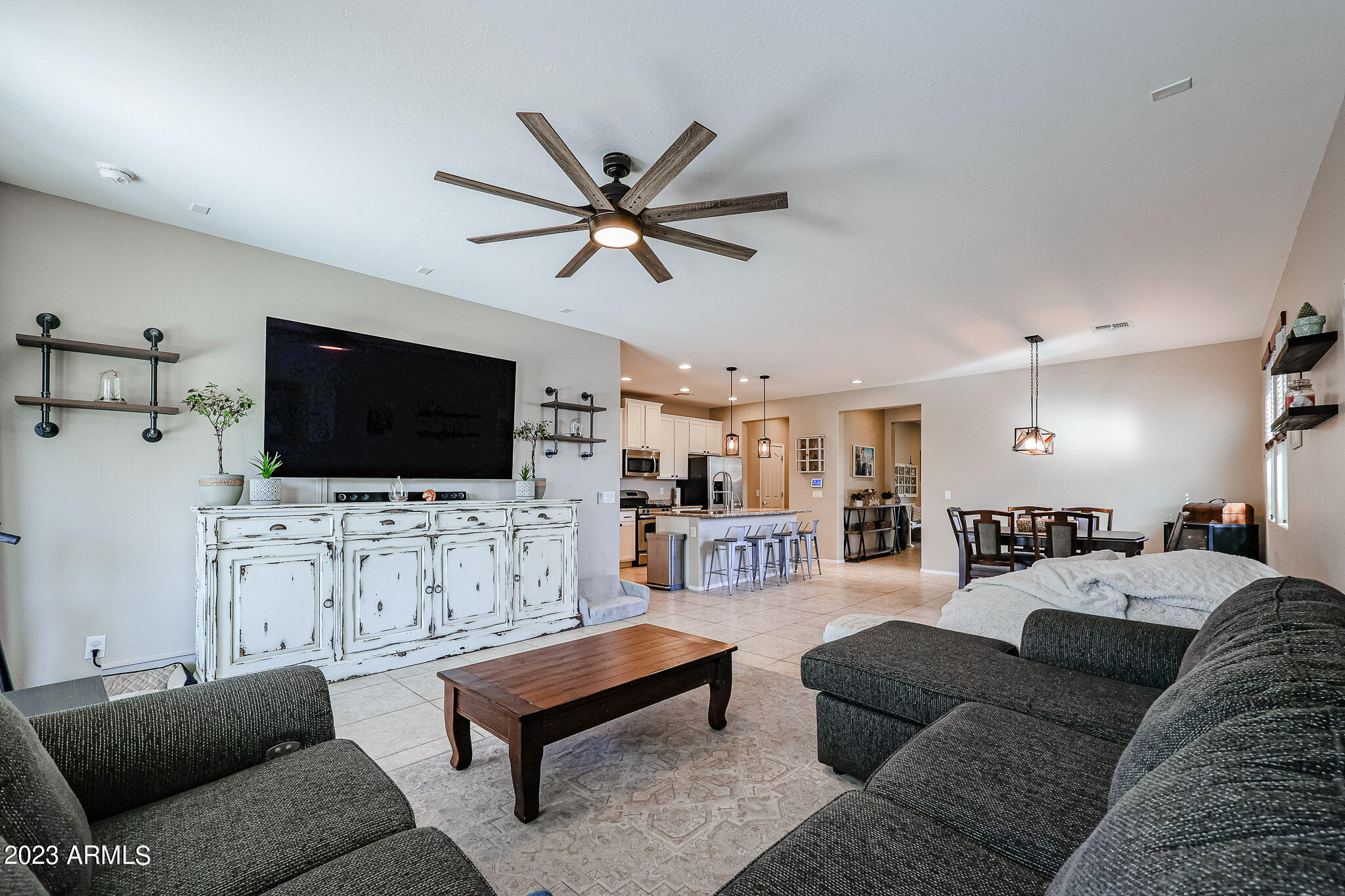 2221 E EVERGLADE Lane