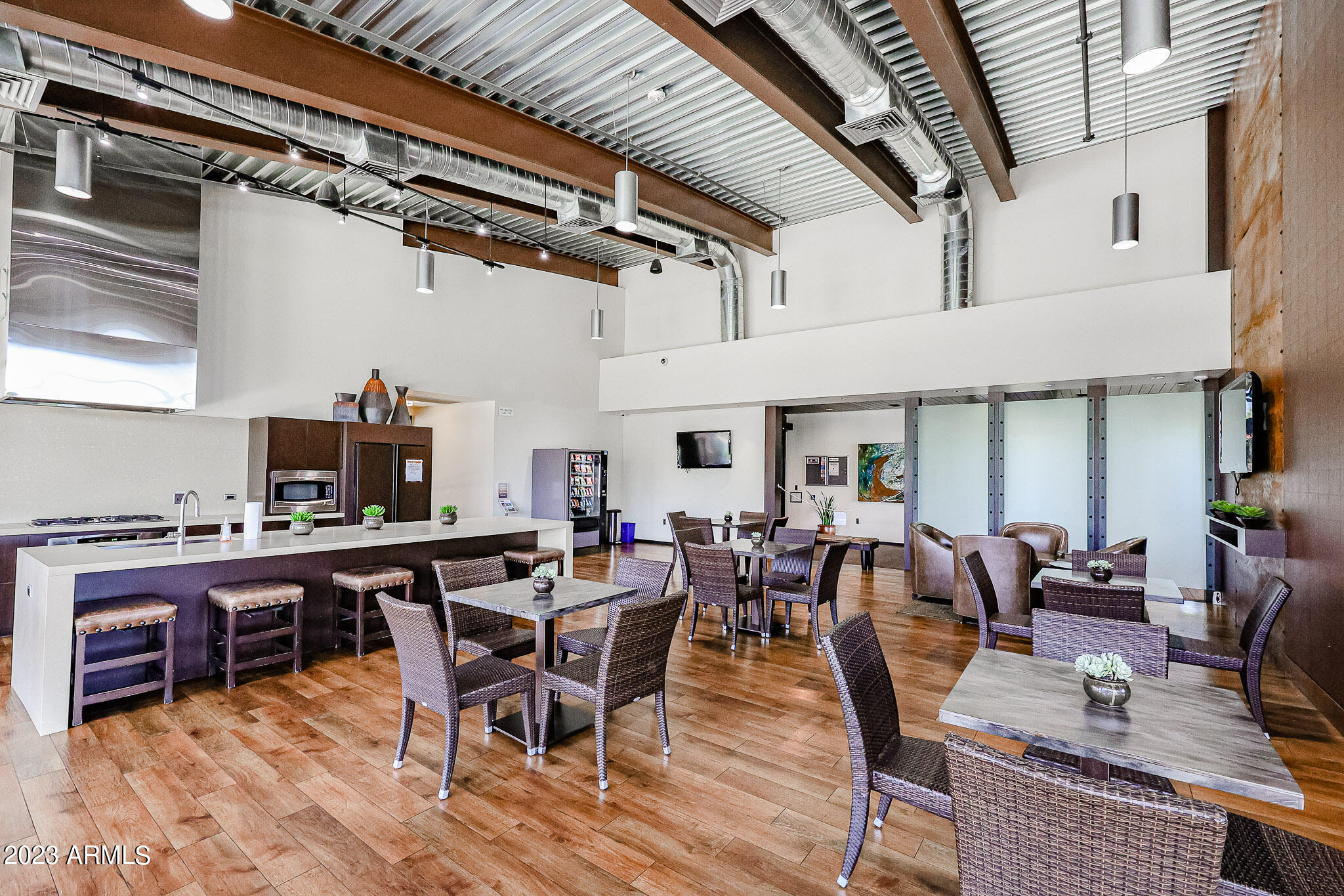 2221 E EVERGLADE Lane