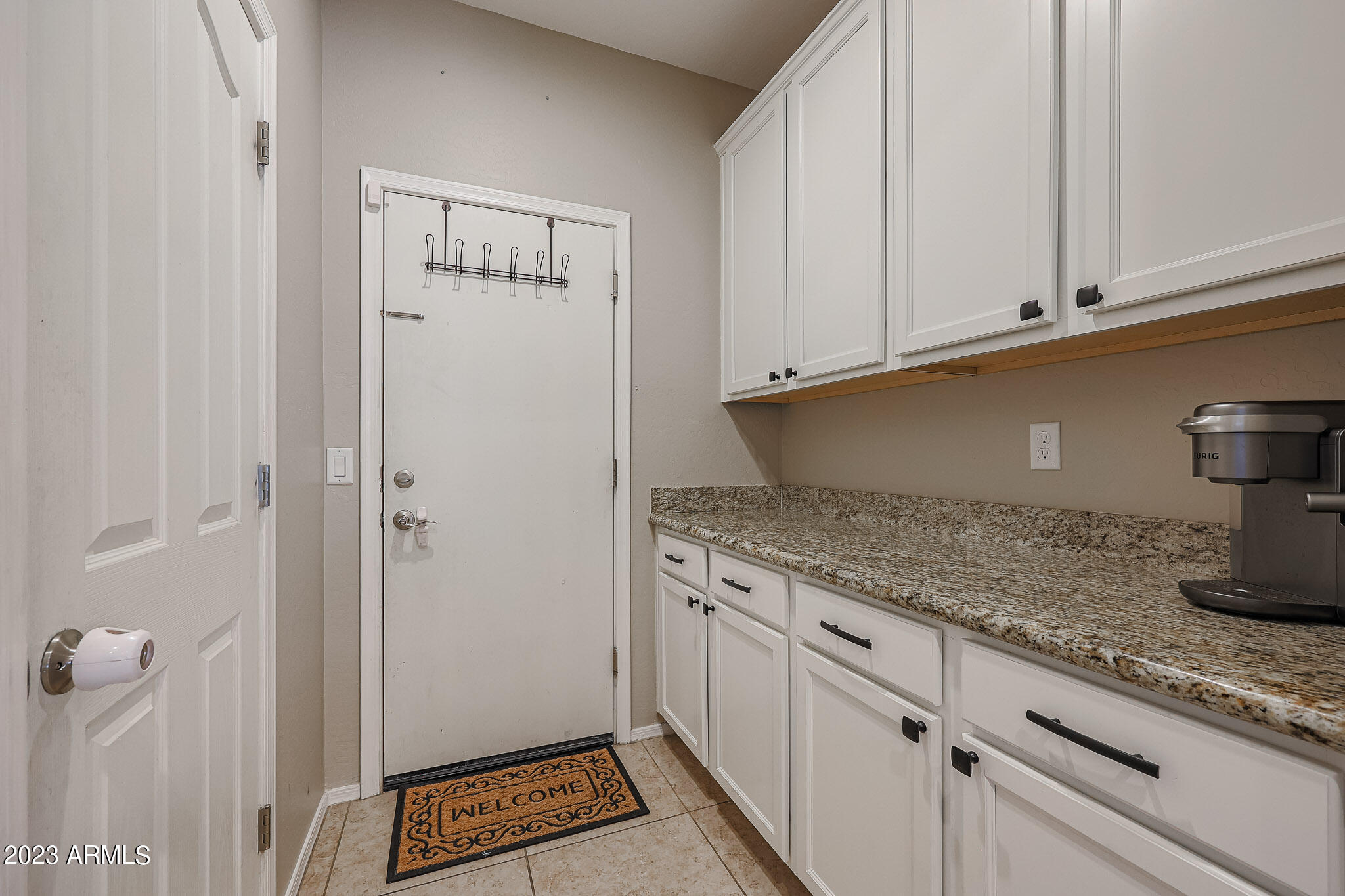 2221 E EVERGLADE Lane