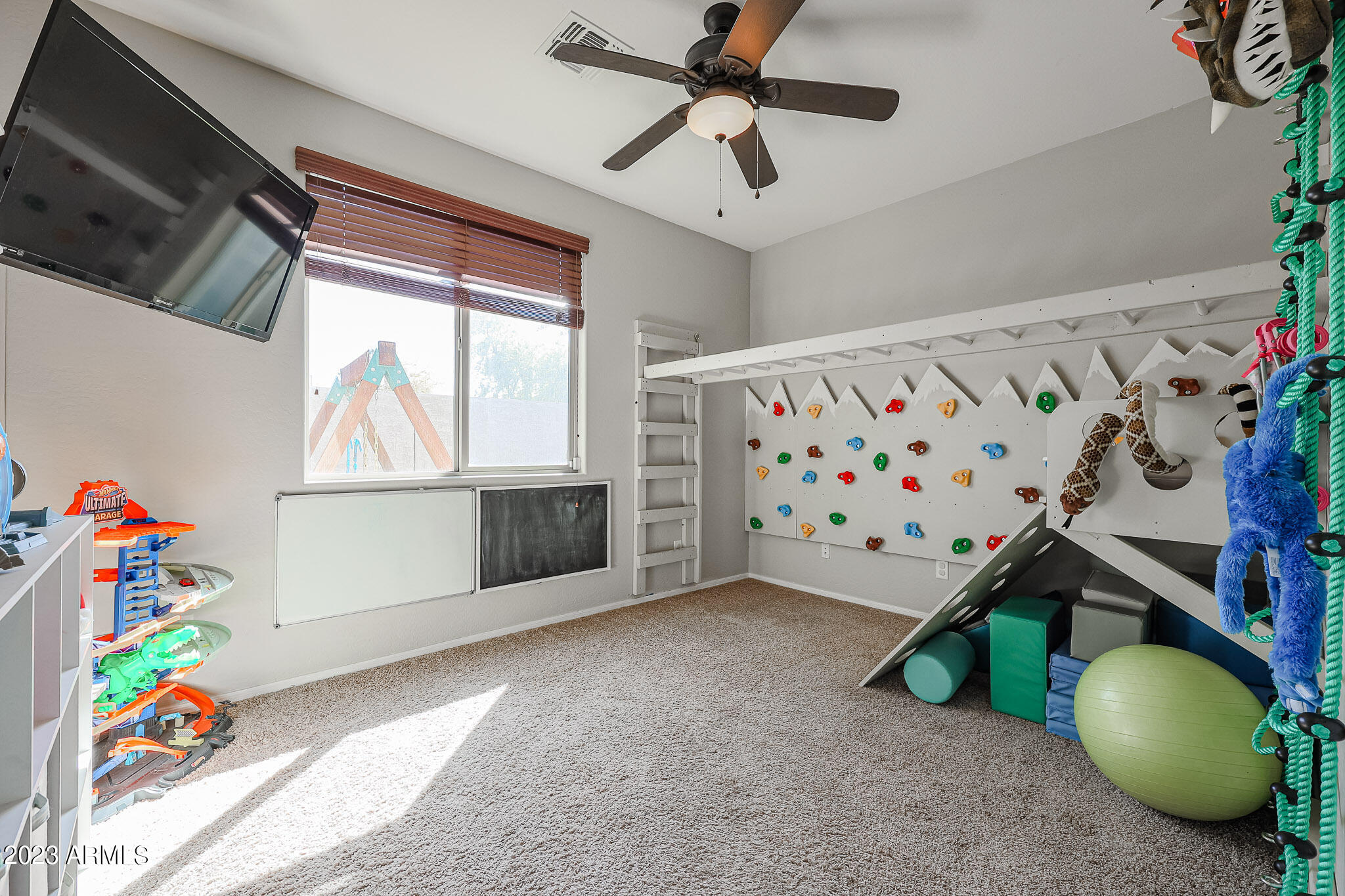 2221 E EVERGLADE Lane