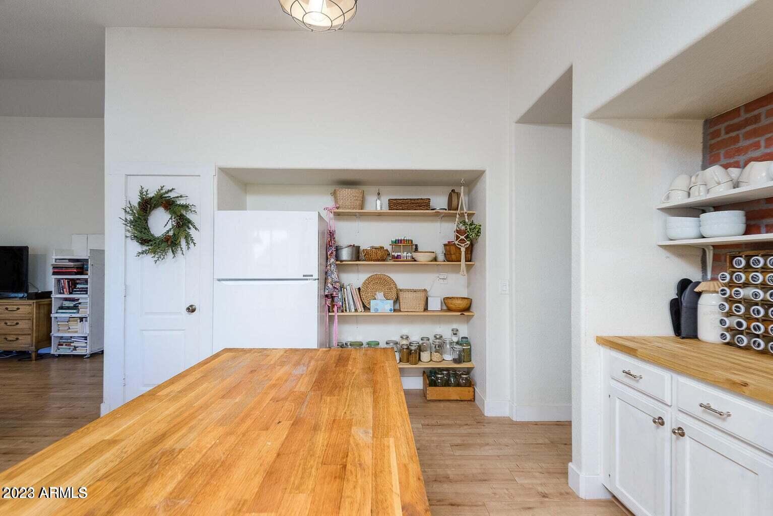 2964 S WOODRUFF Circle