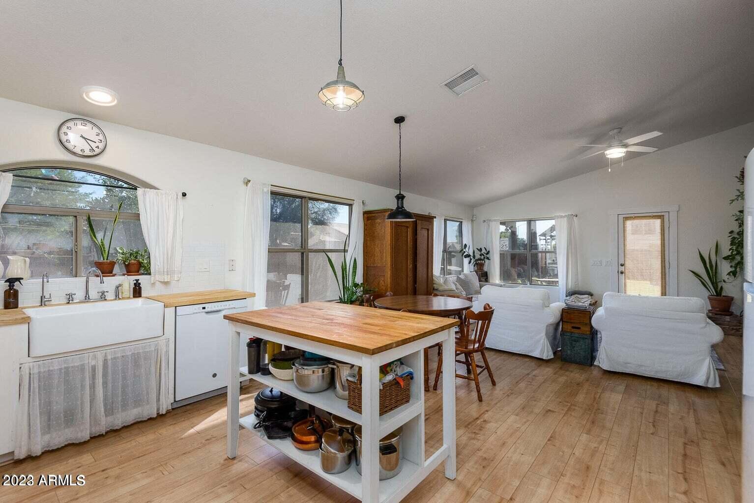 2964 S WOODRUFF Circle