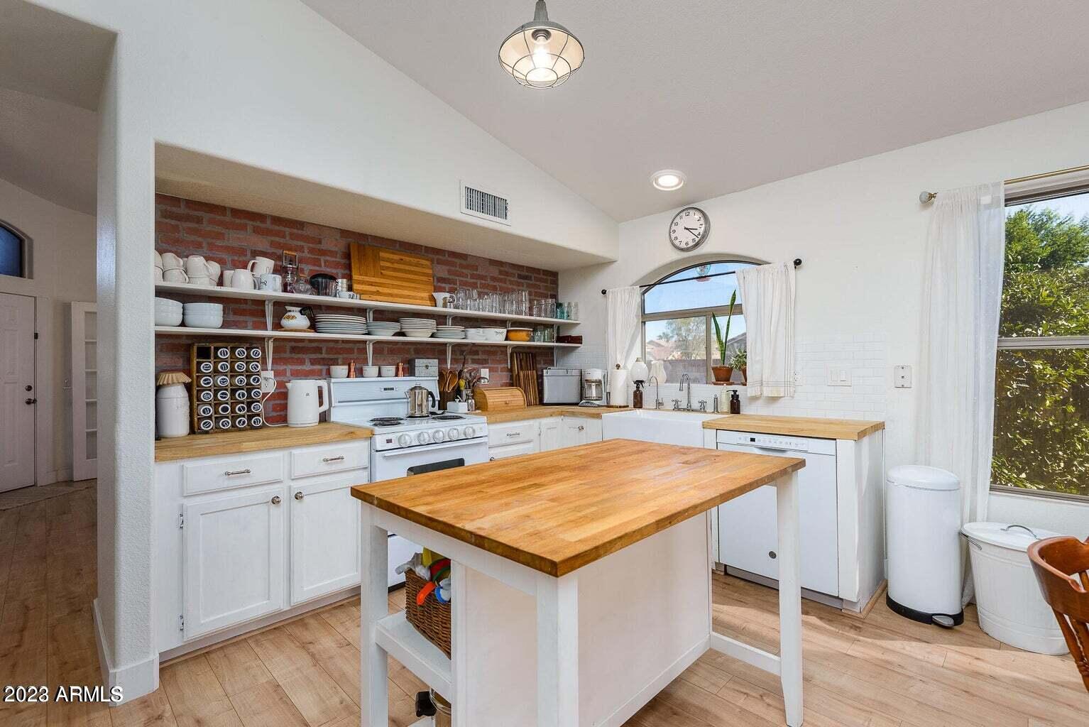 2964 S WOODRUFF Circle