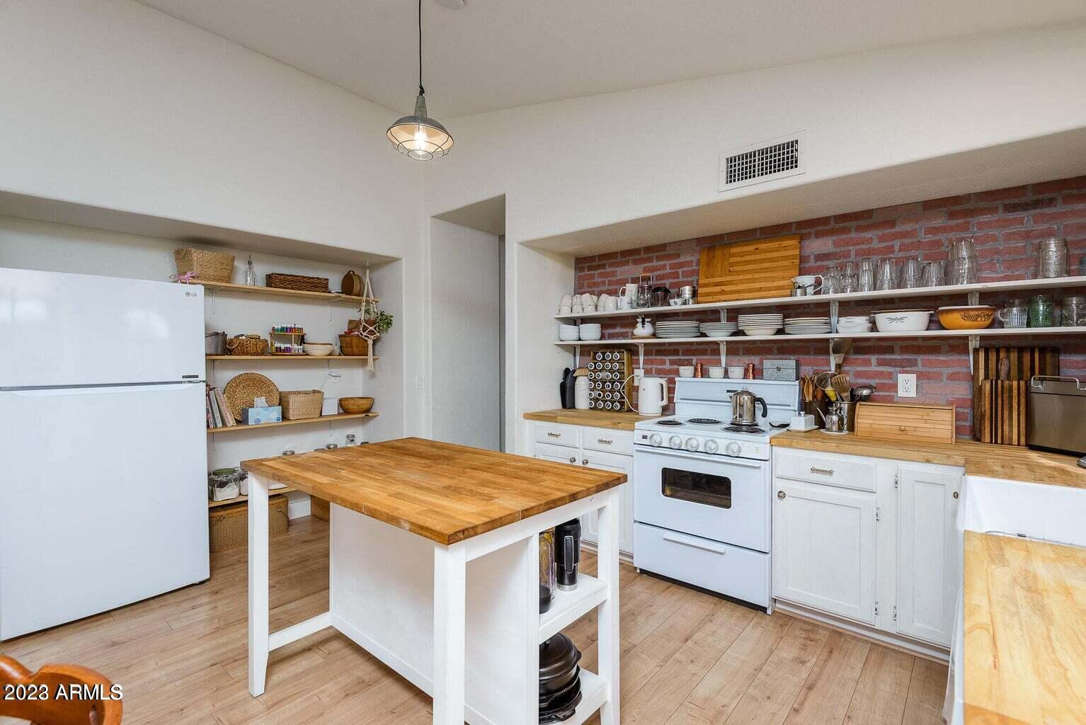 2964 S WOODRUFF Circle