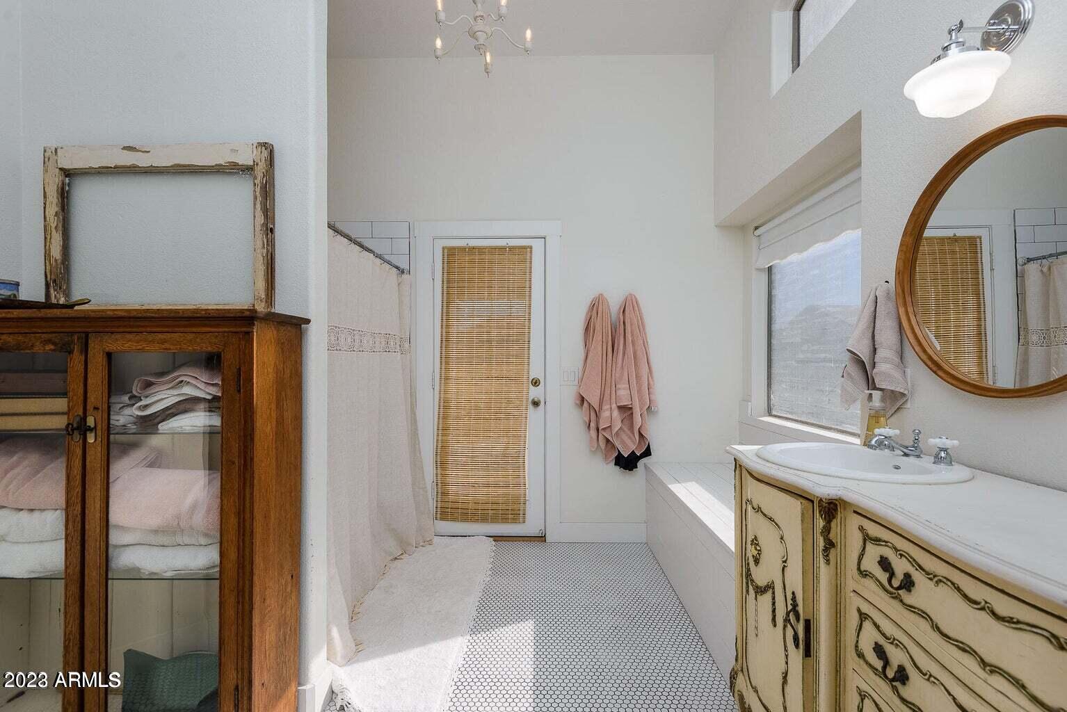 2964 S WOODRUFF Circle