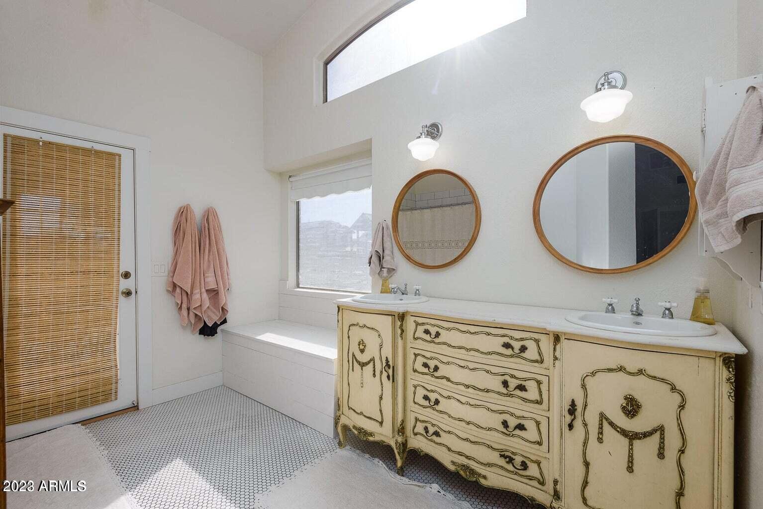 2964 S WOODRUFF Circle