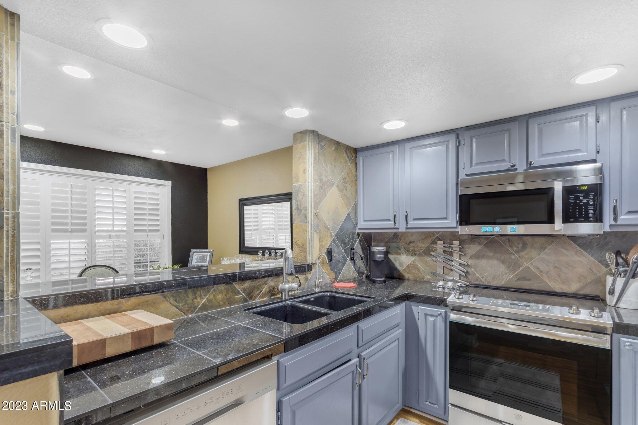 2875 W HIGHLAND Street, 1117