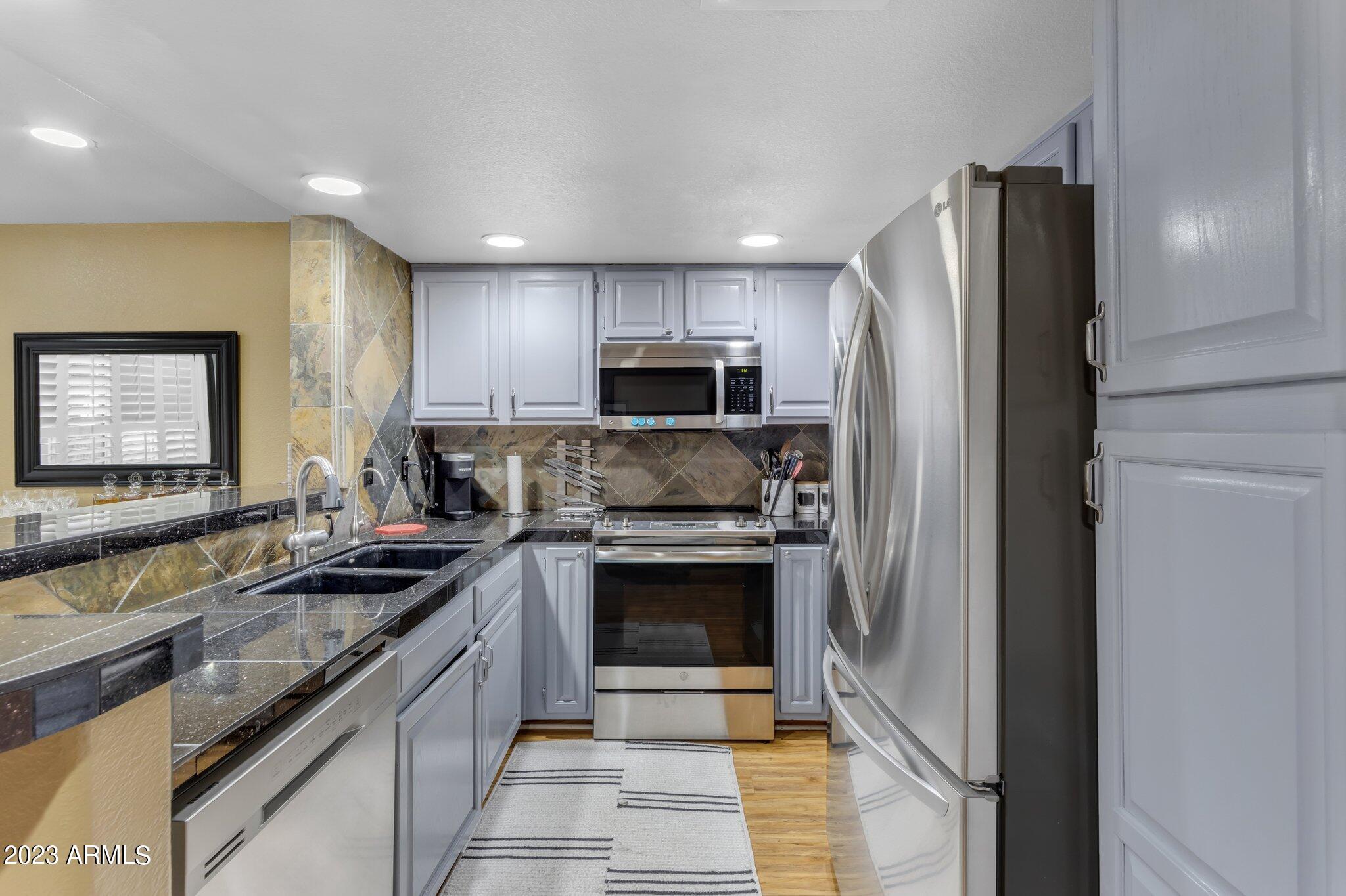 2875 W HIGHLAND Street, 1117