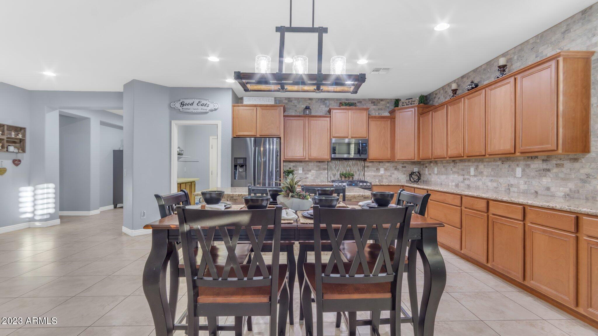 2232 E GILLCREST Road