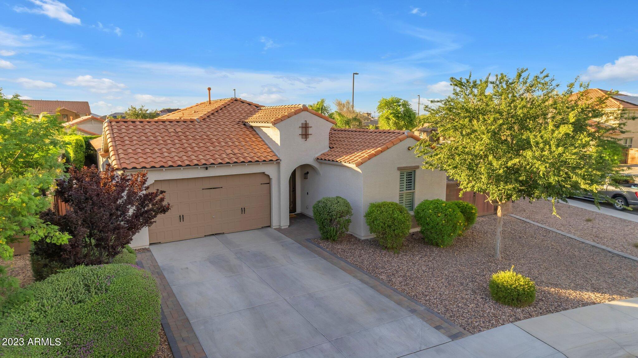 2232 E GILLCREST Road