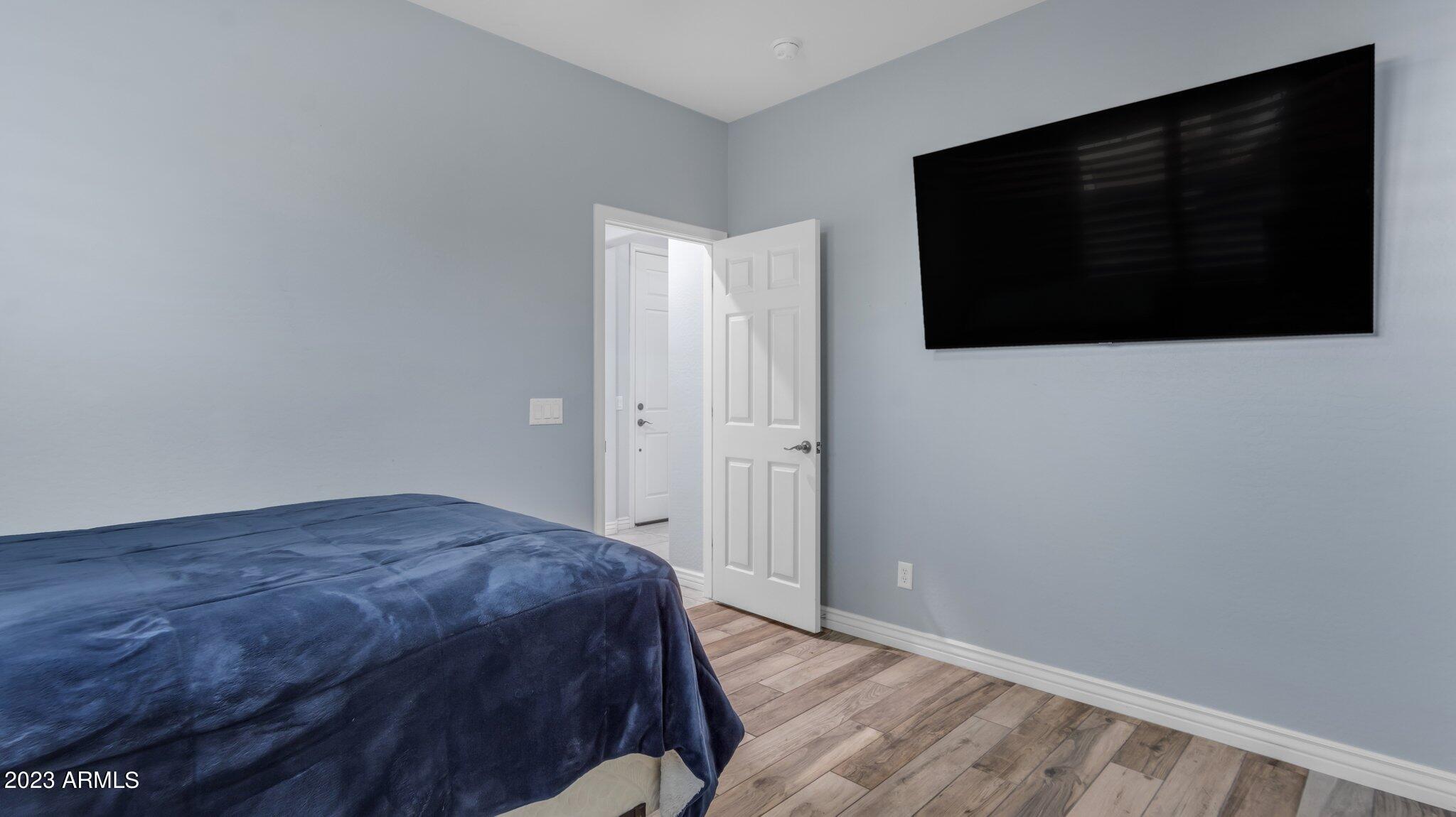 2232 E GILLCREST Road