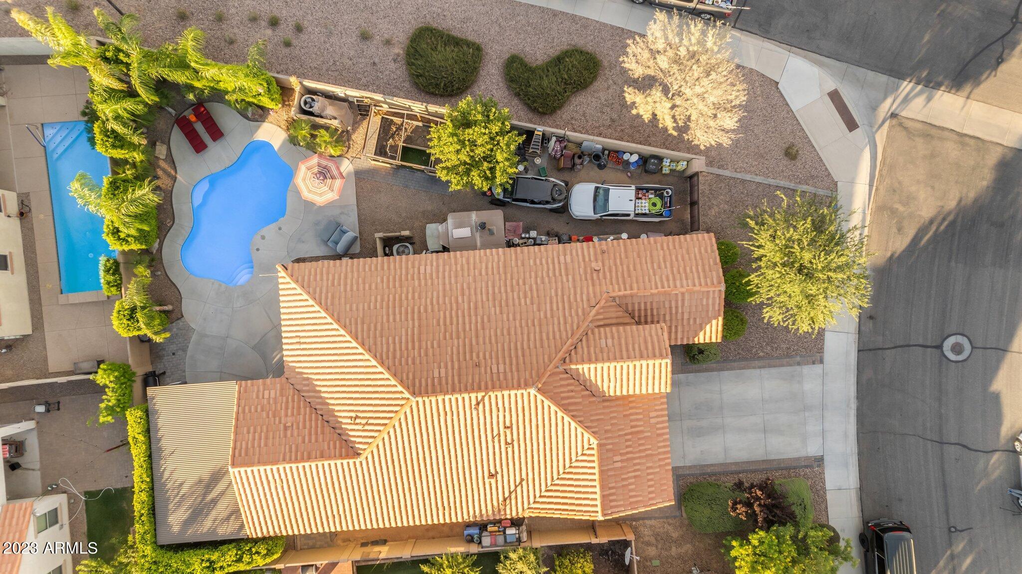 2232 E GILLCREST Road