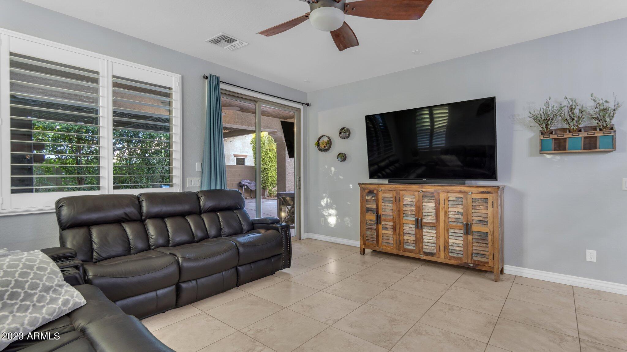 2232 E GILLCREST Road